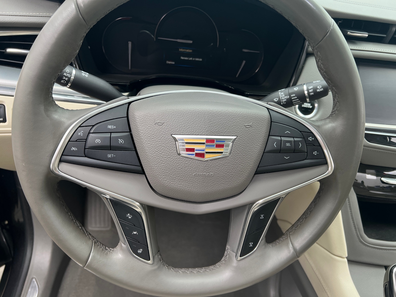 Thumbnail: 2017 Cadillac XT5 - 4