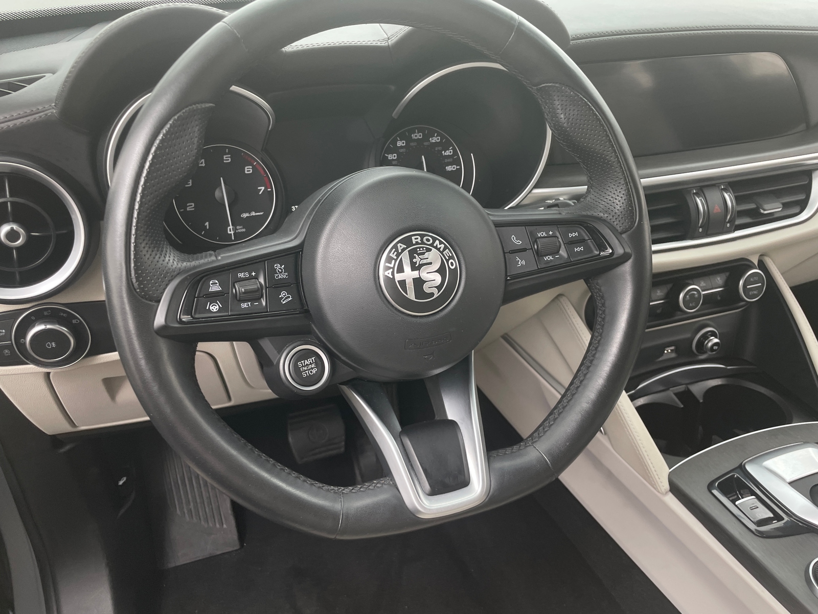Thumbnail: 2021 Alfa Romeo Stelvio - 4