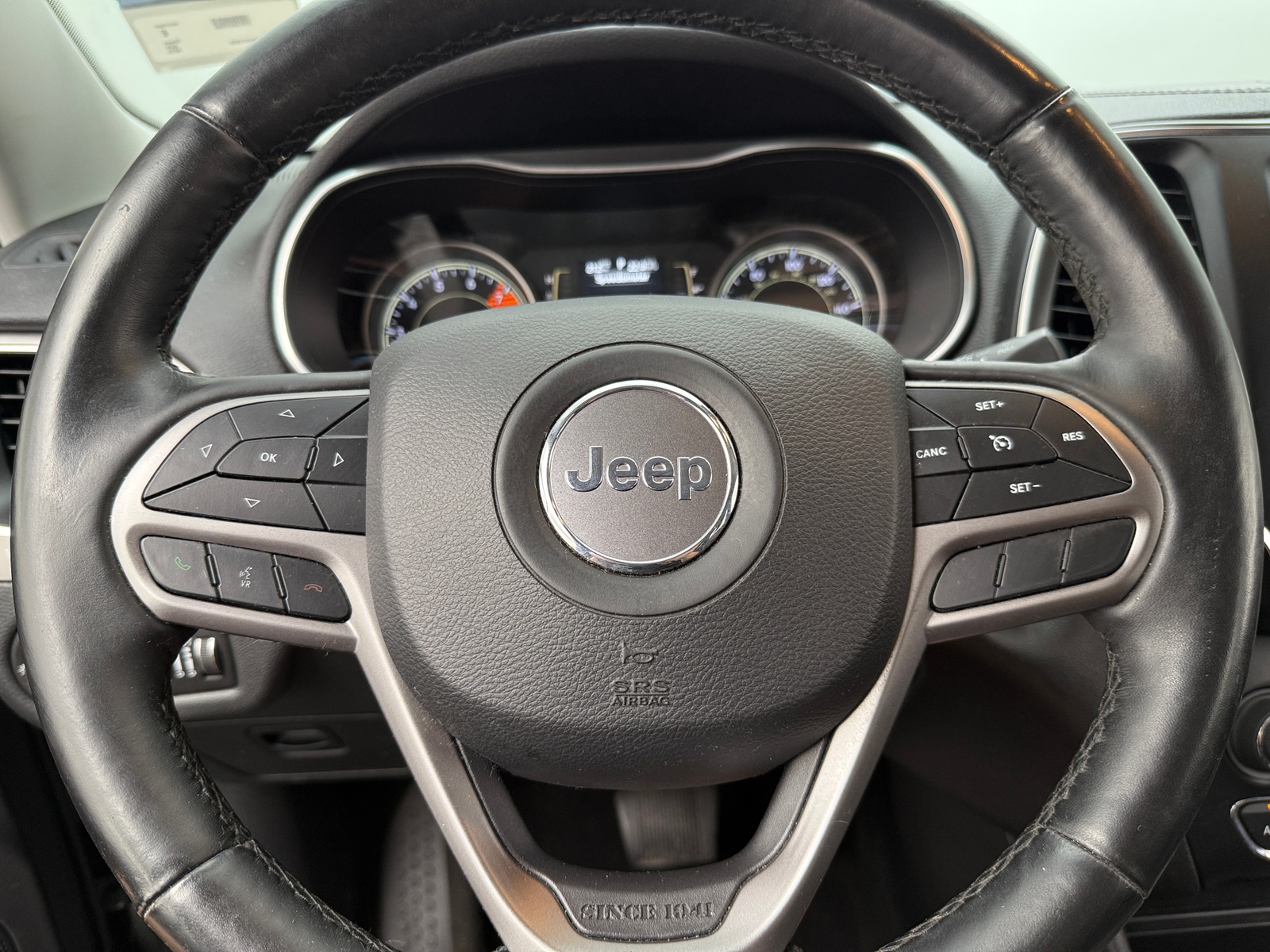 Thumbnail: 2019 Jeep Cherokee - 5