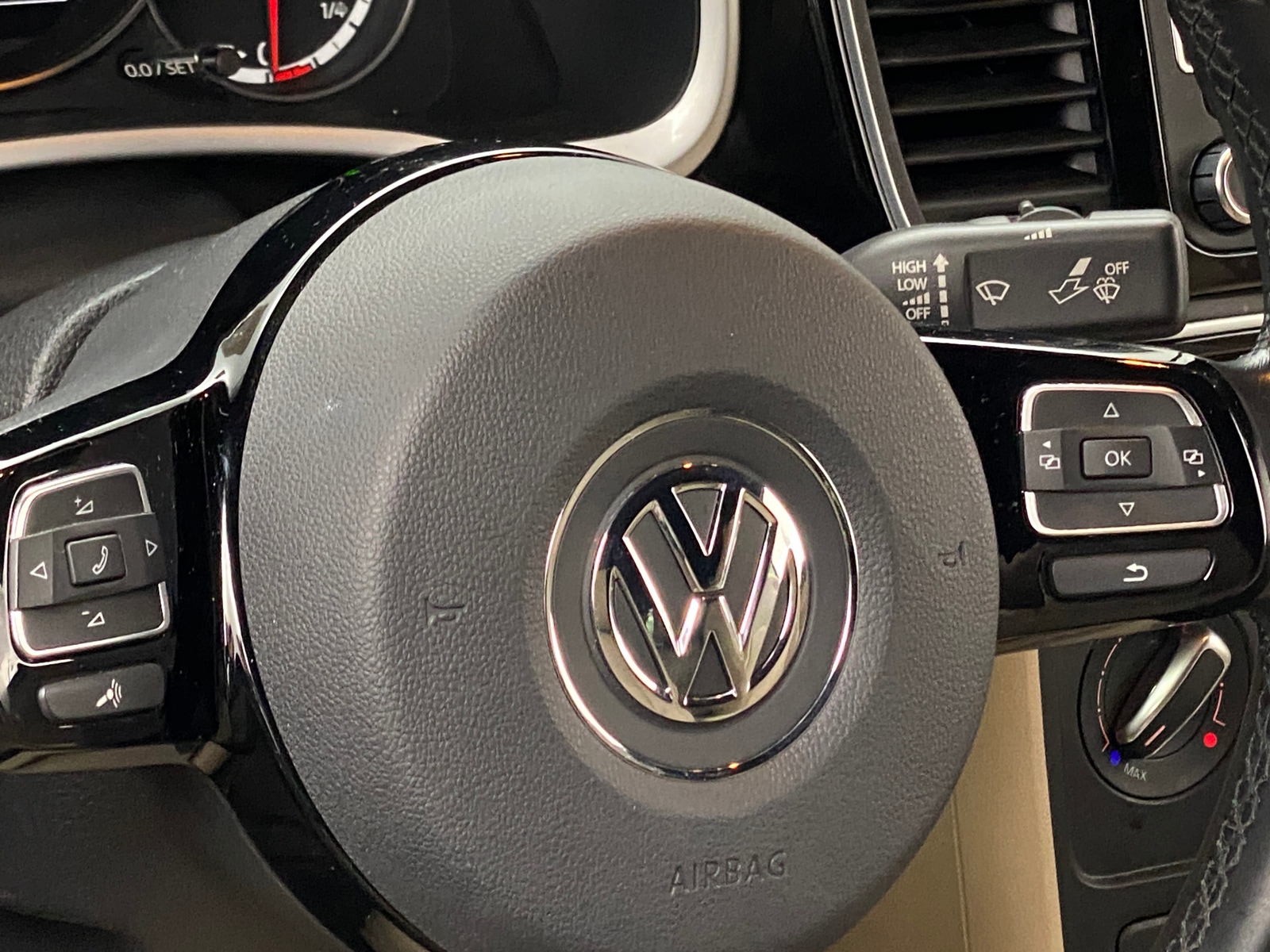 Thumbnail: 2014 Volkswagen Beetle - 3