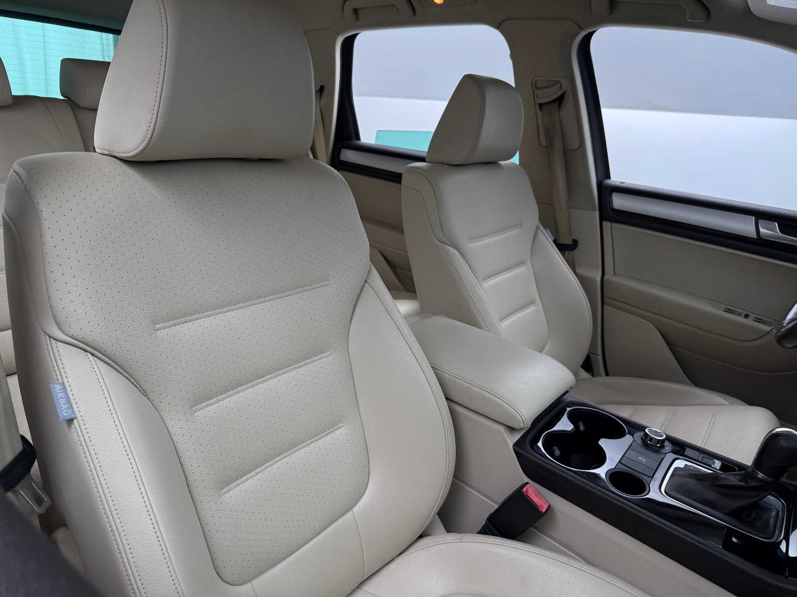Thumbnail: 2014 Volkswagen Touareg - 2