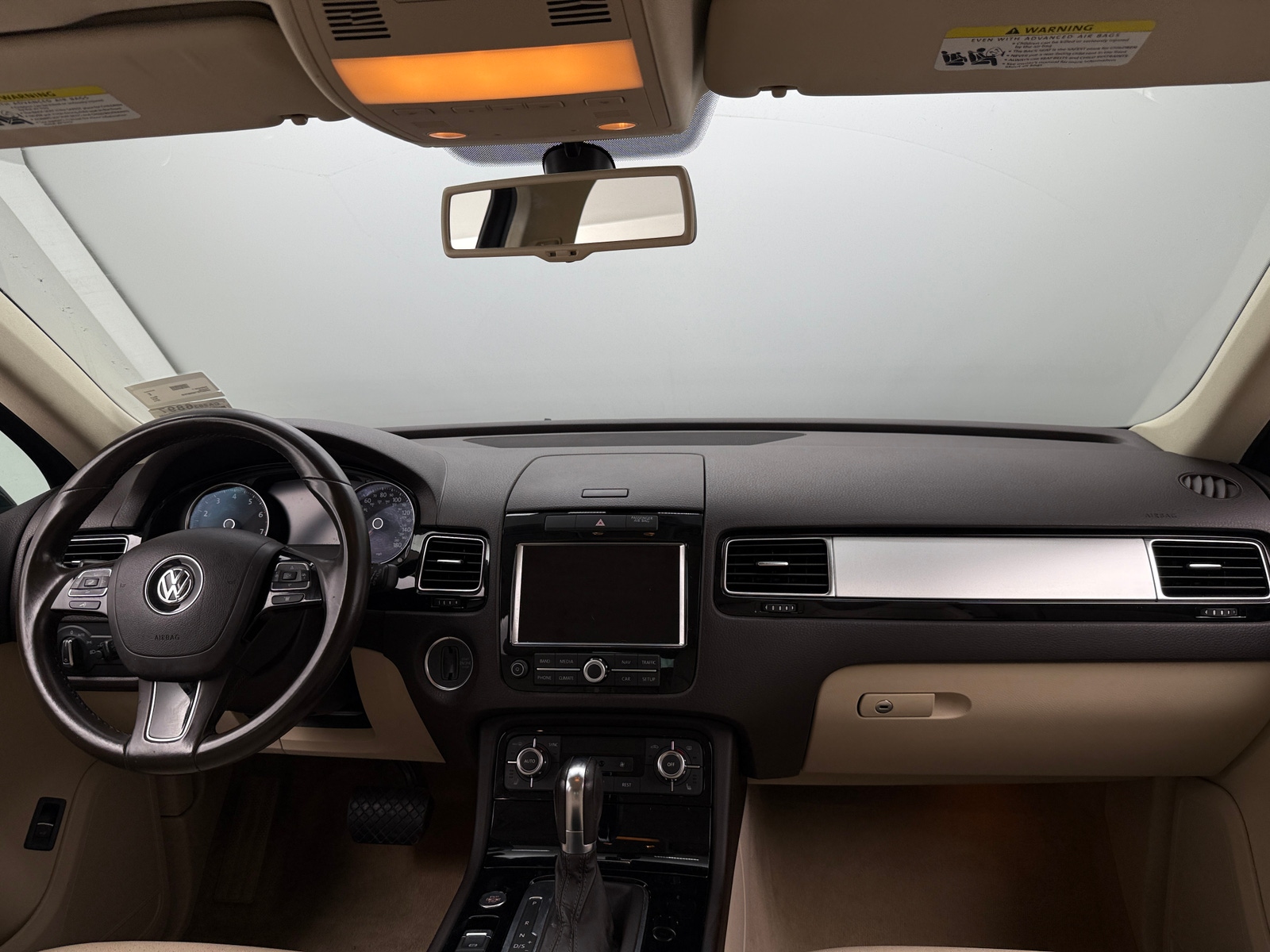 Thumbnail: 2014 Volkswagen Touareg - 3