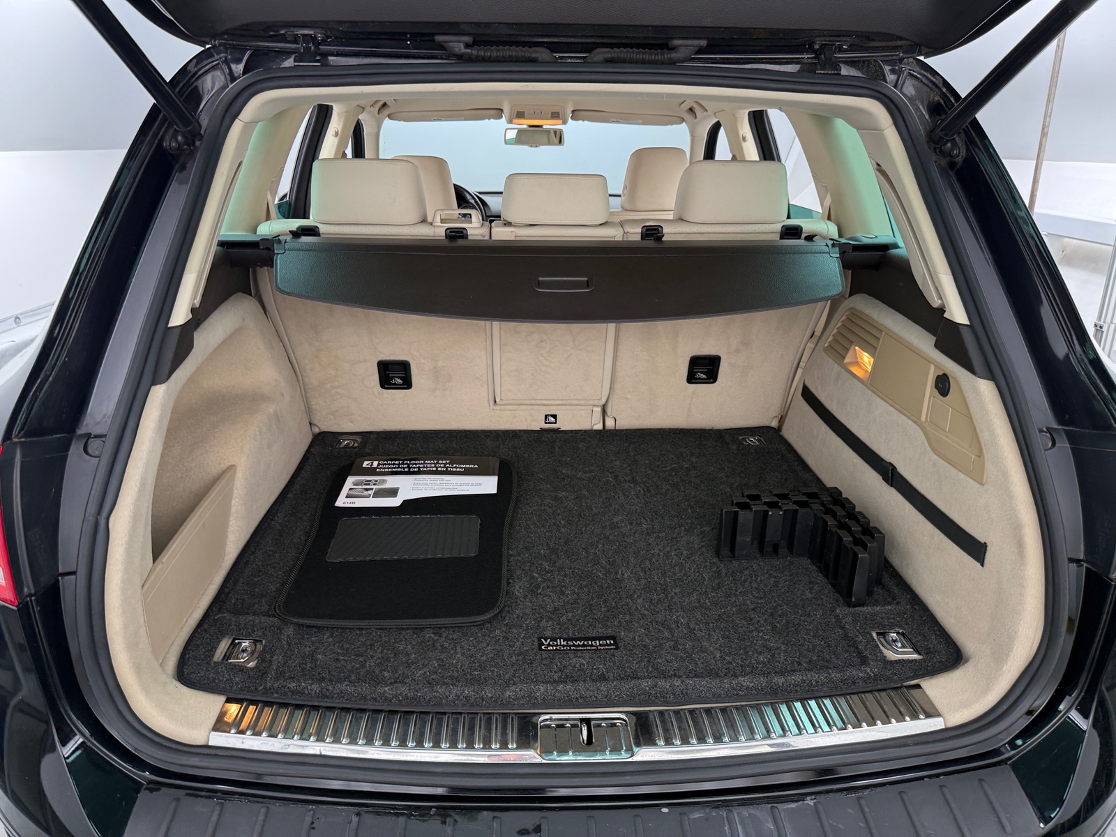 Thumbnail: 2014 Volkswagen Touareg - 7