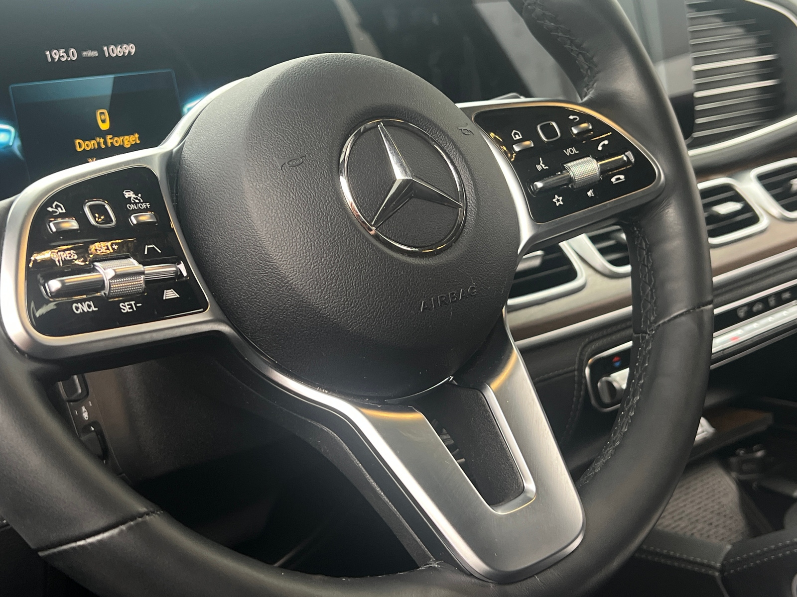 Thumbnail: 2023 Mercedes-Benz GLE - 4