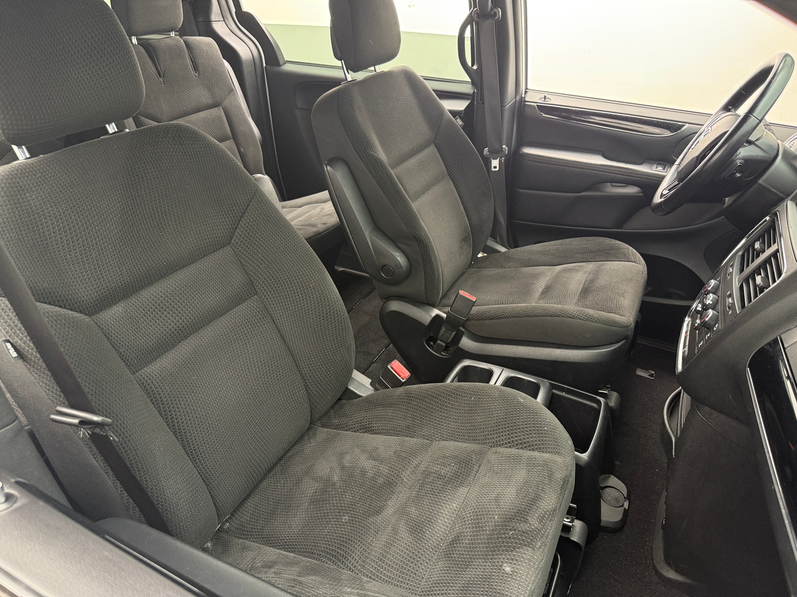 Thumbnail: 2019 Dodge Grand Caravan - 2