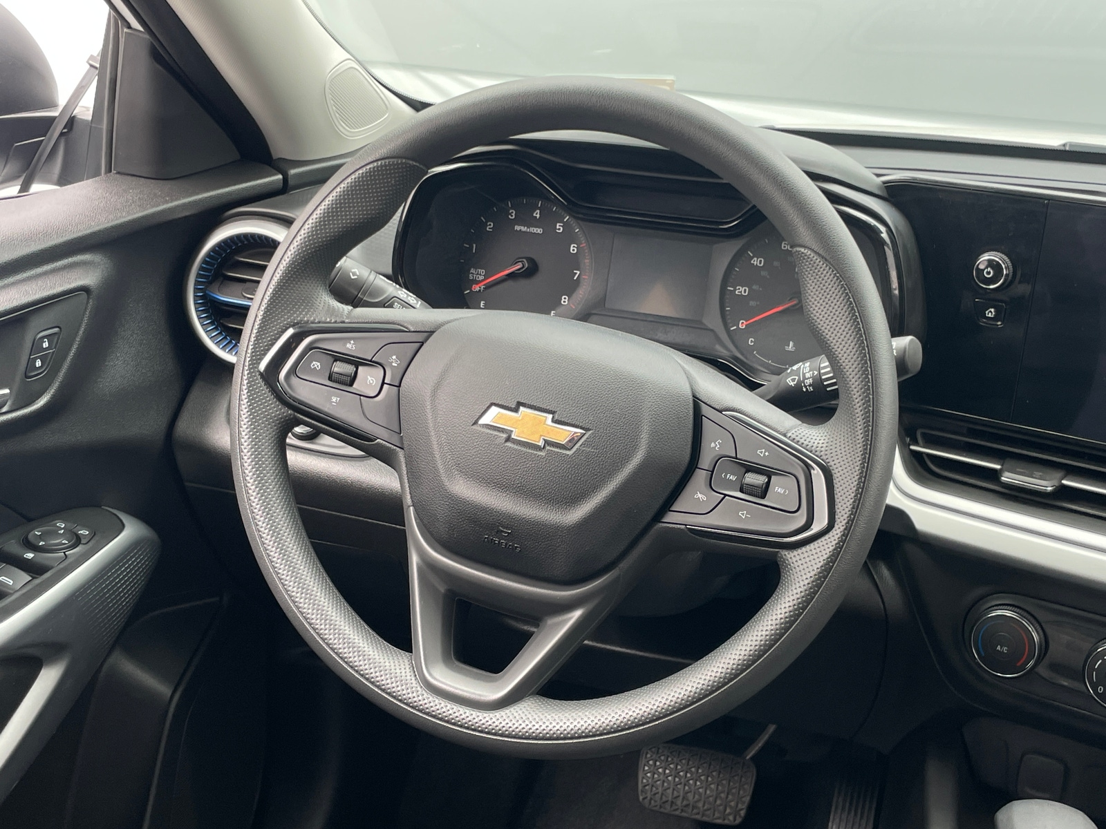 Thumbnail: 2025 Chevrolet Trax - 5