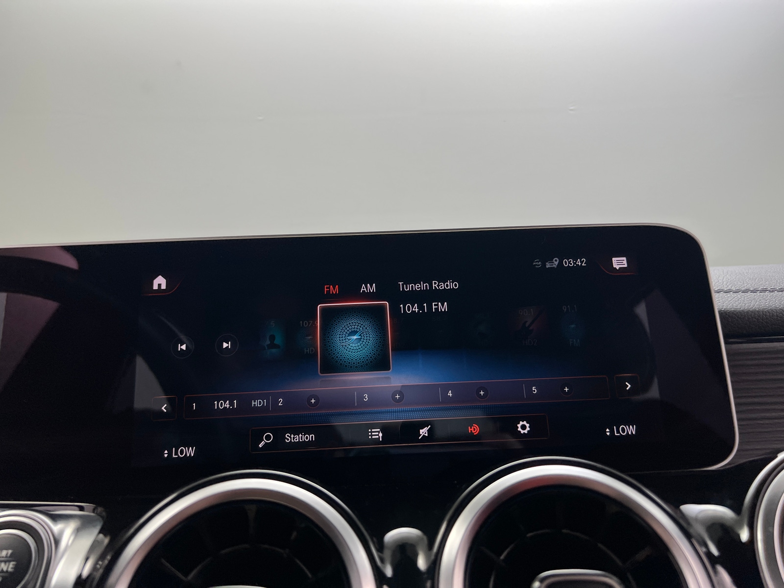 Thumbnail: 2020 Mercedes-Benz GLB - 3