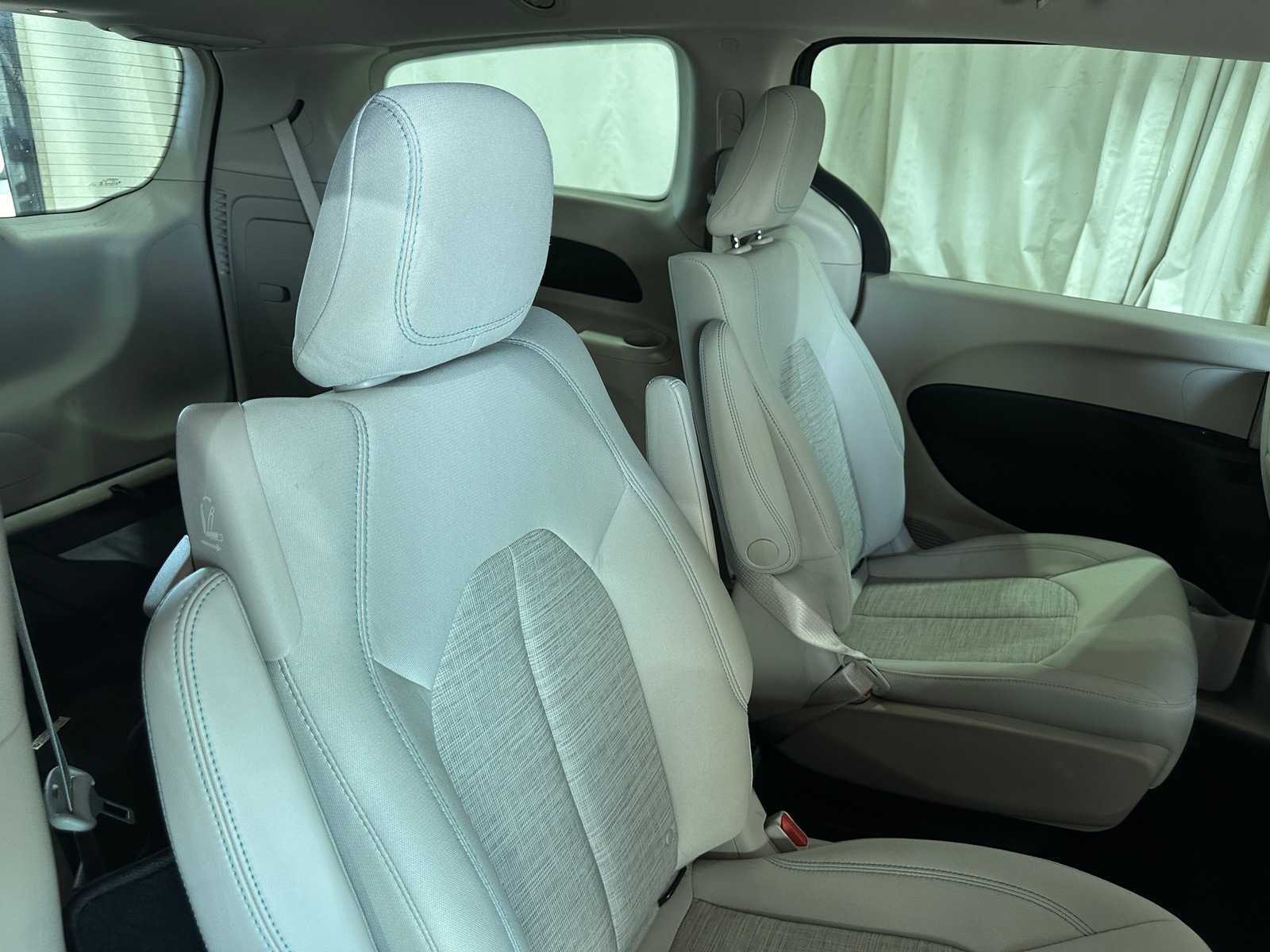 Thumbnail: 2018 Chrysler Pacifica - 6