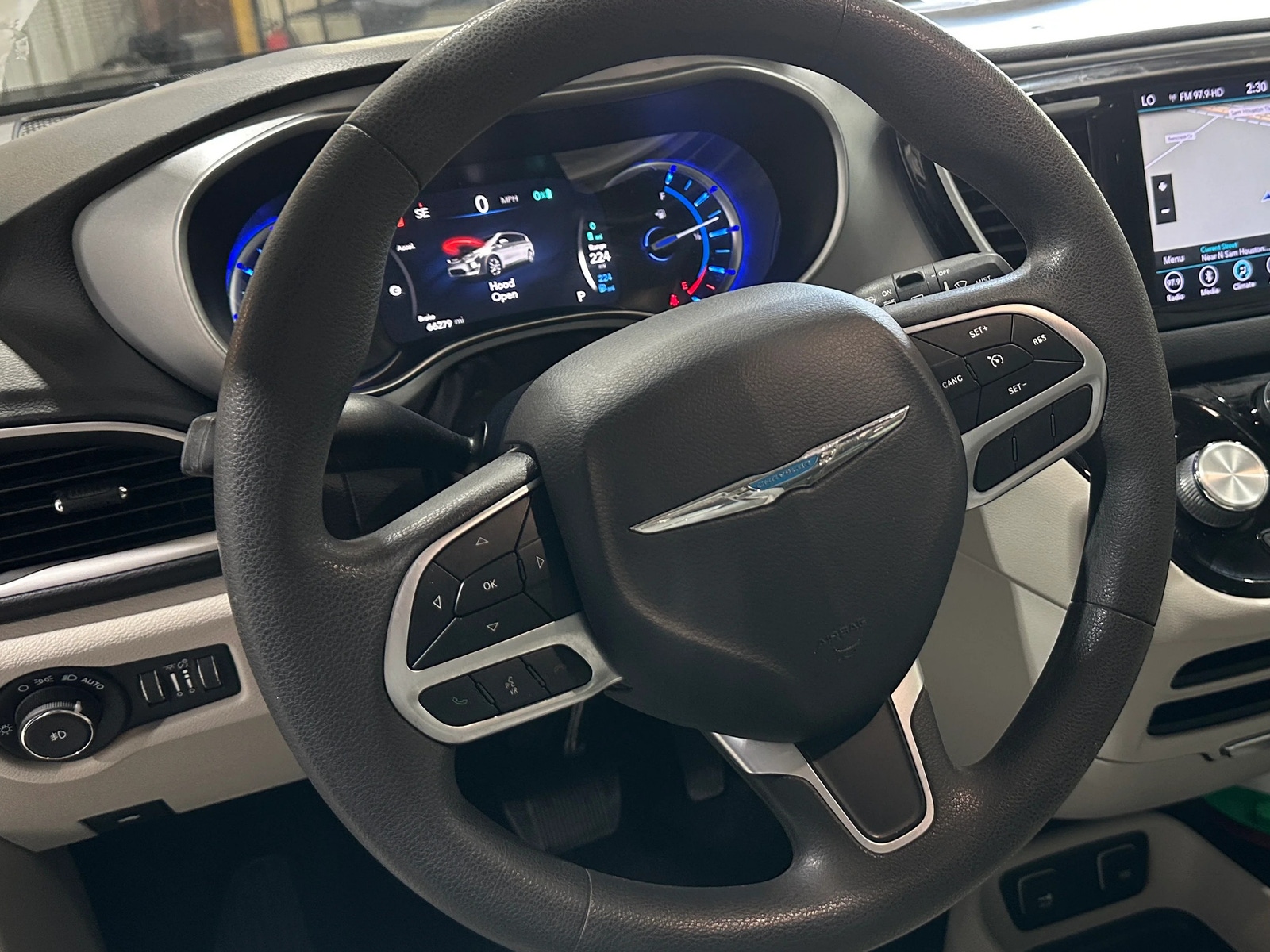 Thumbnail: 2018 Chrysler Pacifica - 5