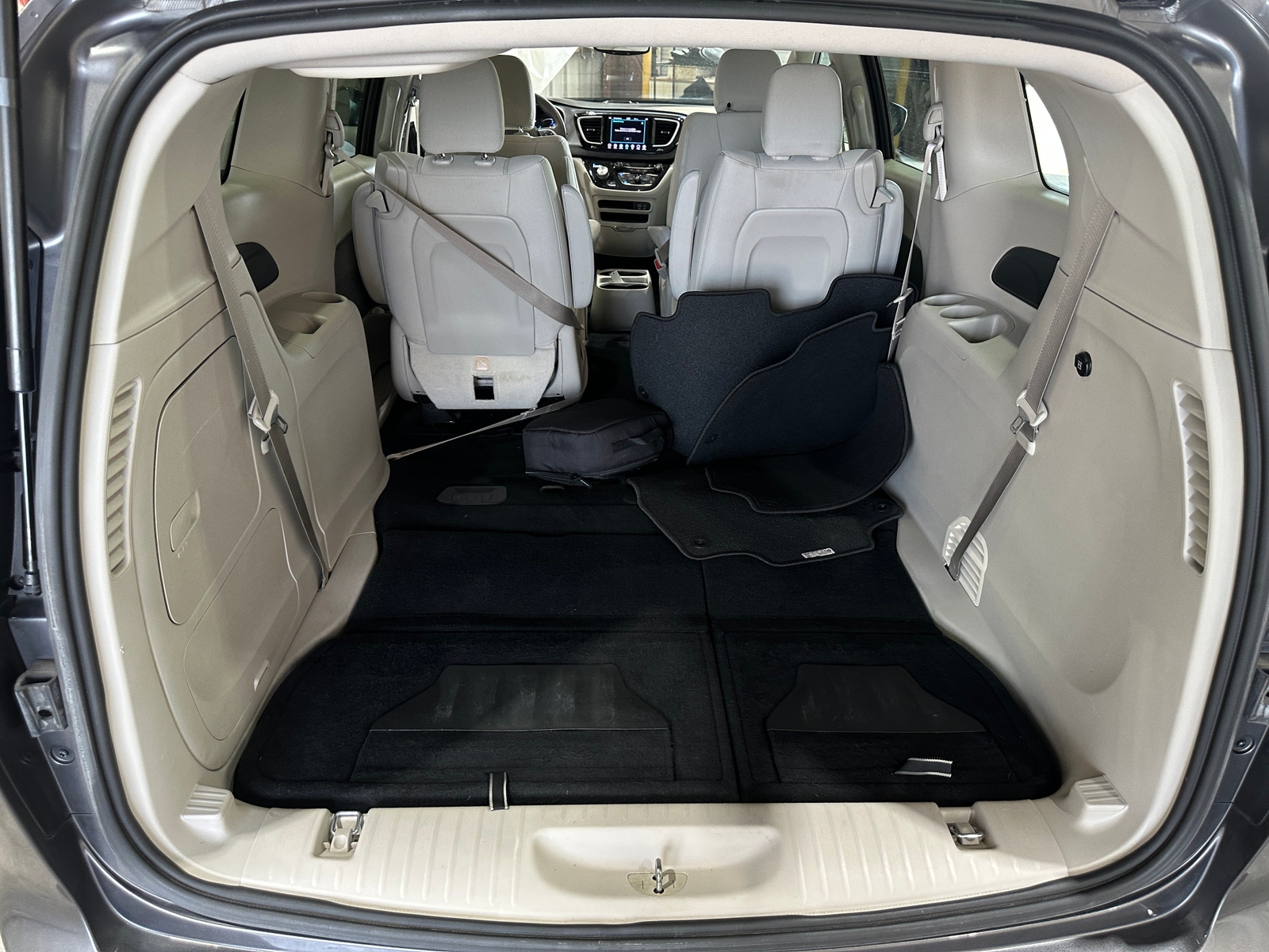 Thumbnail: 2018 Chrysler Pacifica - 7