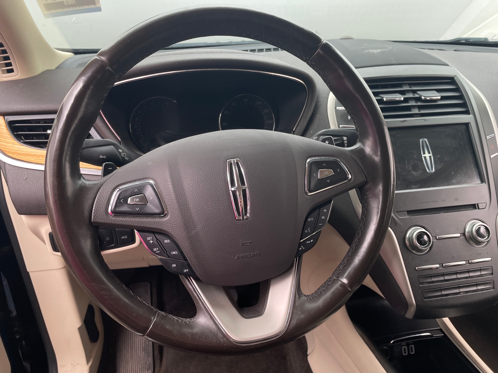 Thumbnail: 2016 Lincoln MKC - 4