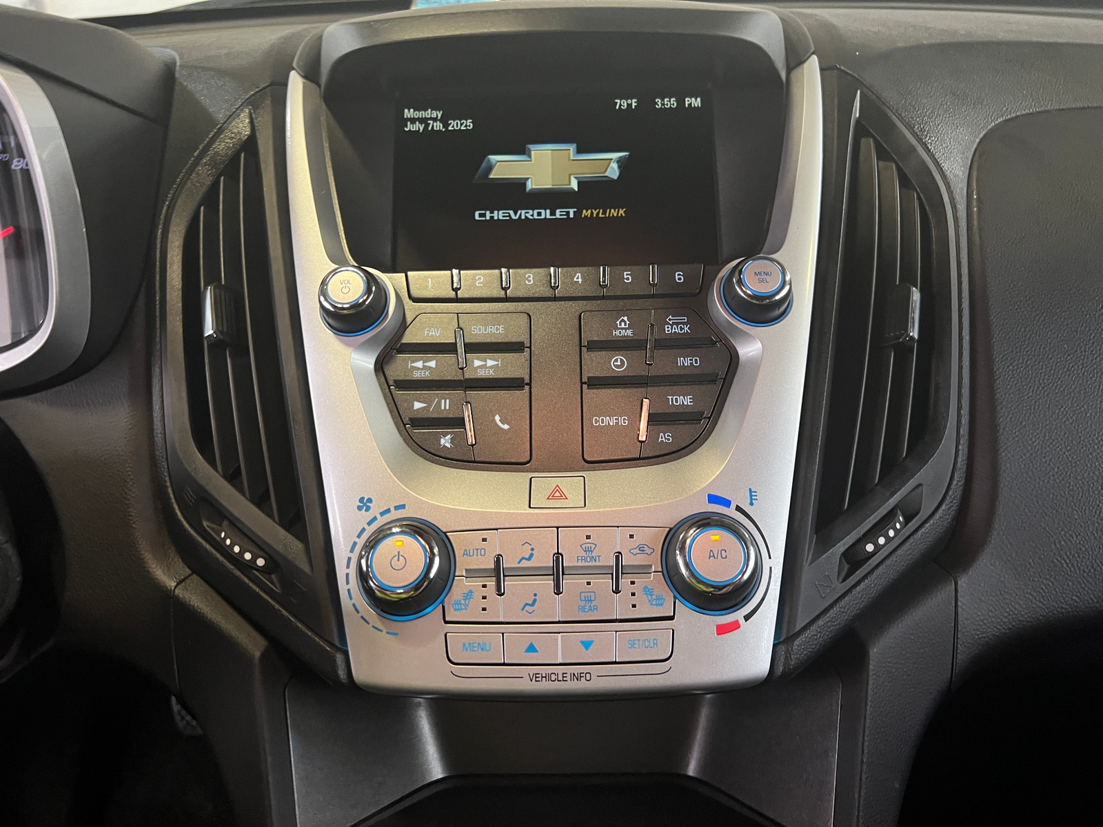Thumbnail: 2017 Chevrolet Equinox - 4