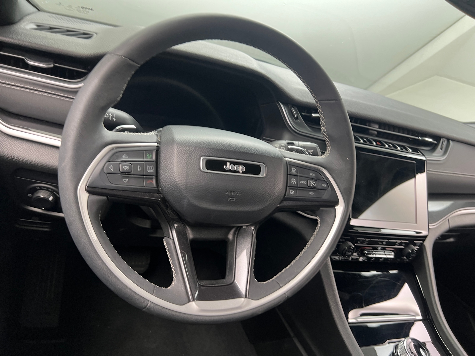 Thumbnail: 2022 Jeep Grand Cherokee L - 4