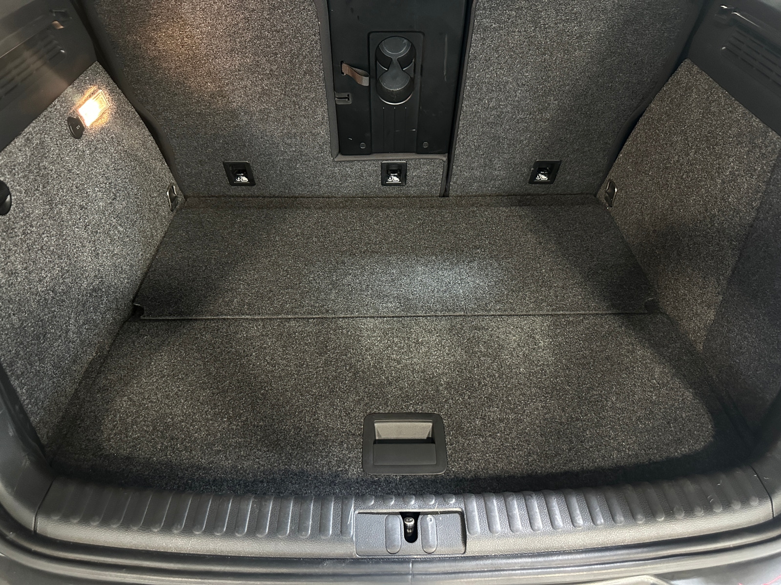 Thumbnail: 2018 Volkswagen Tiguan - 6