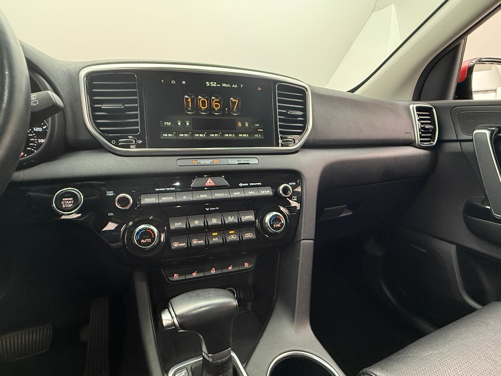 Thumbnail: 2022 Kia Sportage - 3