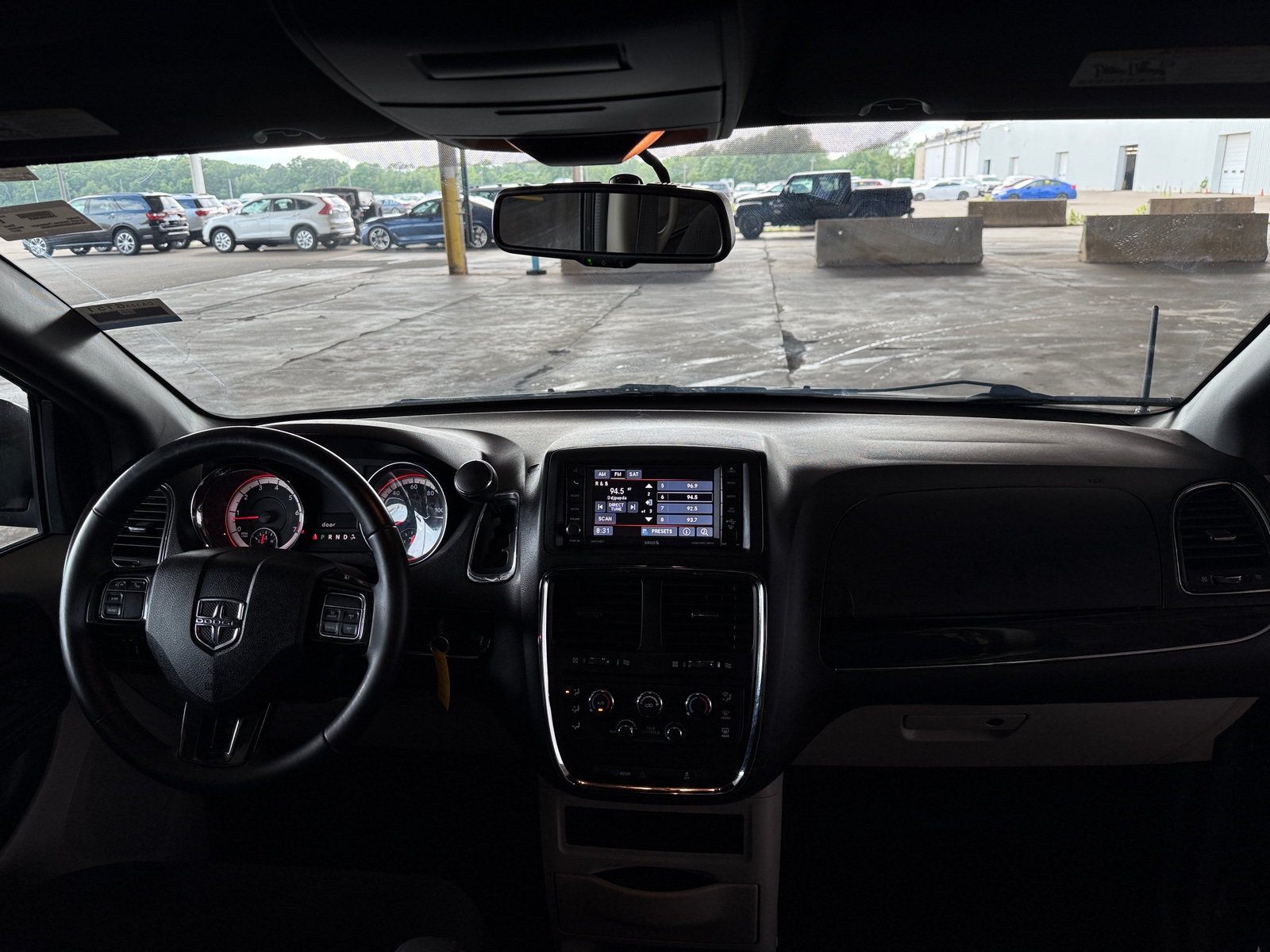 Thumbnail: 2017 Dodge Grand Caravan - 3