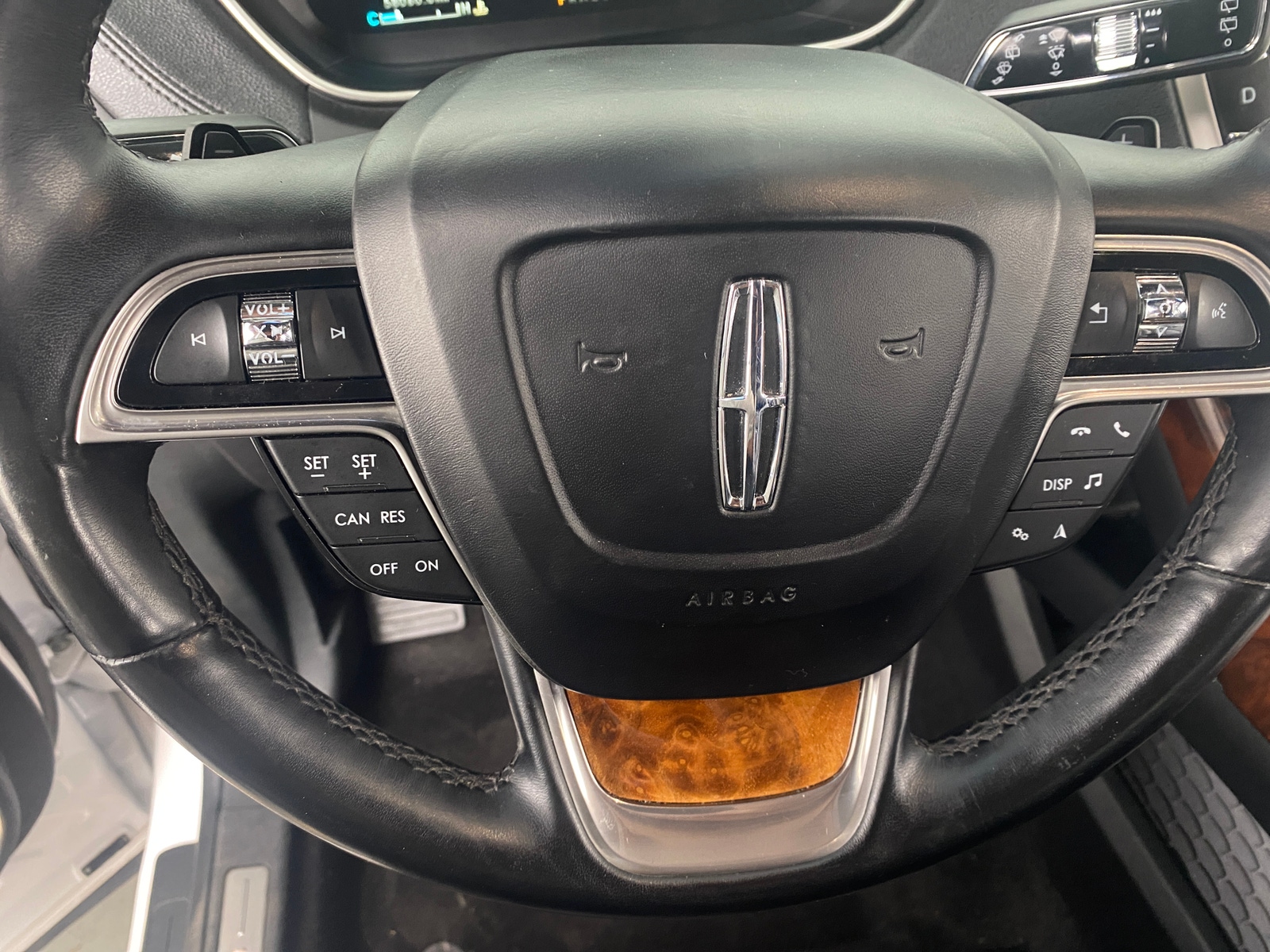 Thumbnail: 2019 Lincoln Nautilus - 4