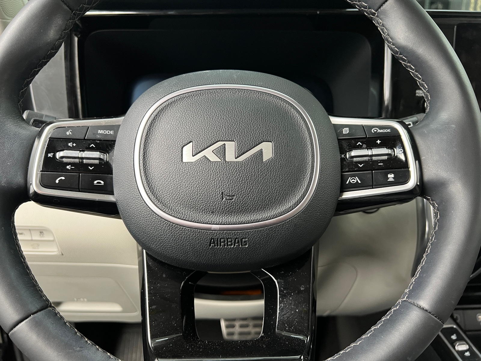 Thumbnail: 2023 Kia Sorento - 4