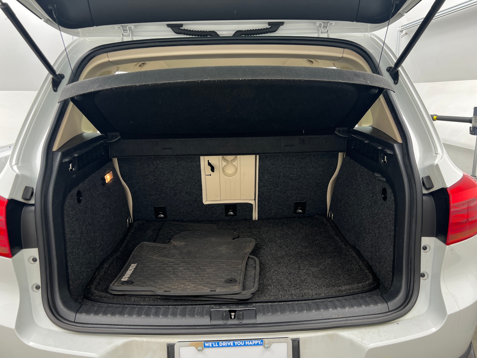 Thumbnail: 2016 Volkswagen Tiguan - 7