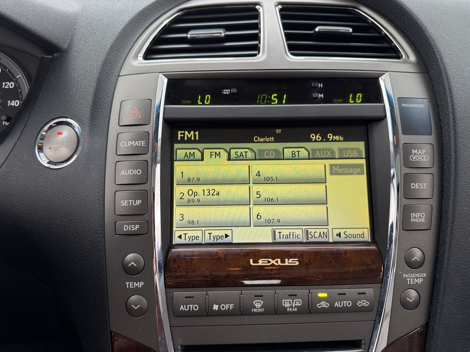 Thumbnail: 2010 Lexus ES - 3