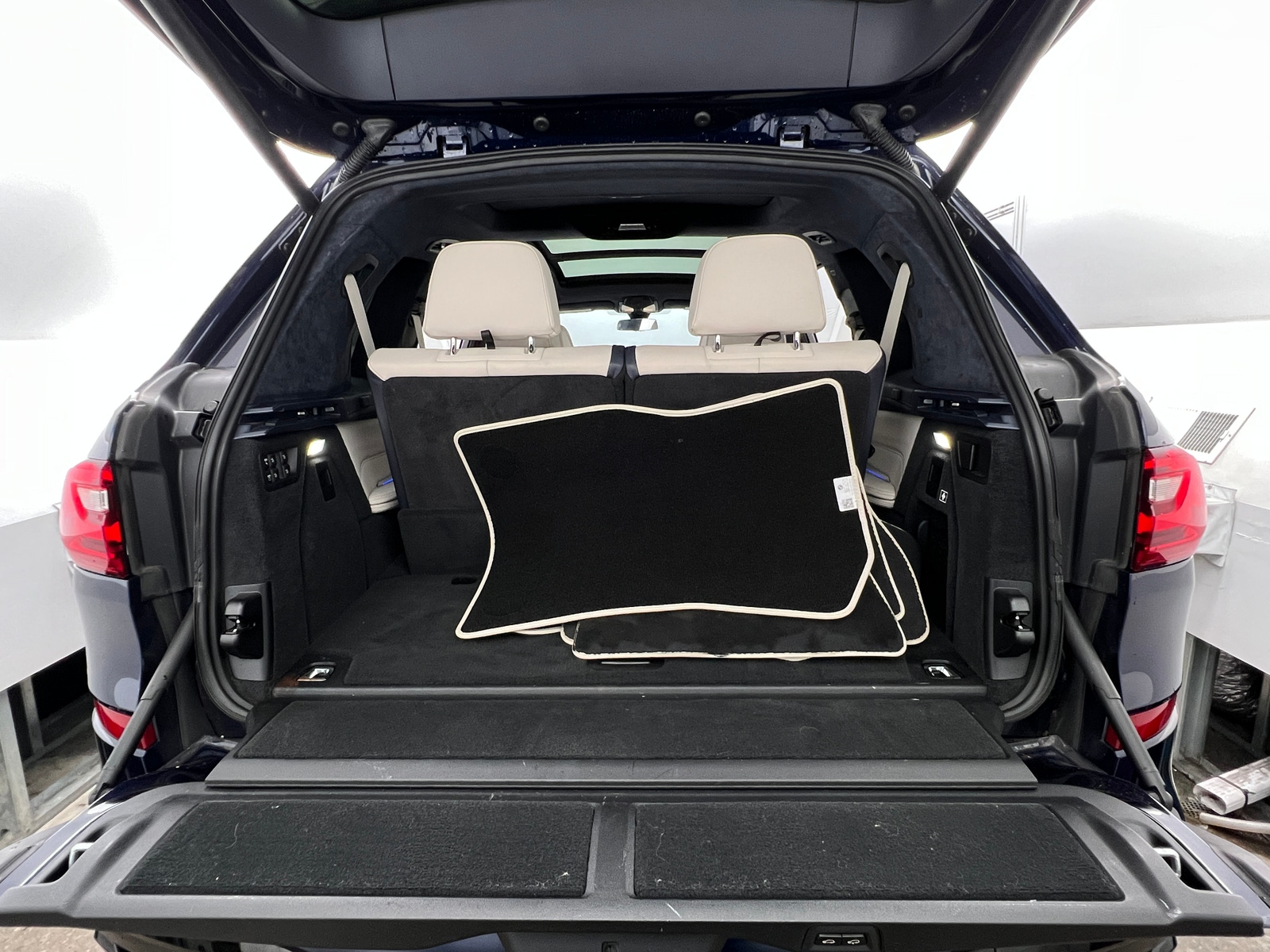 Thumbnail: 2021 BMW X7 - 6