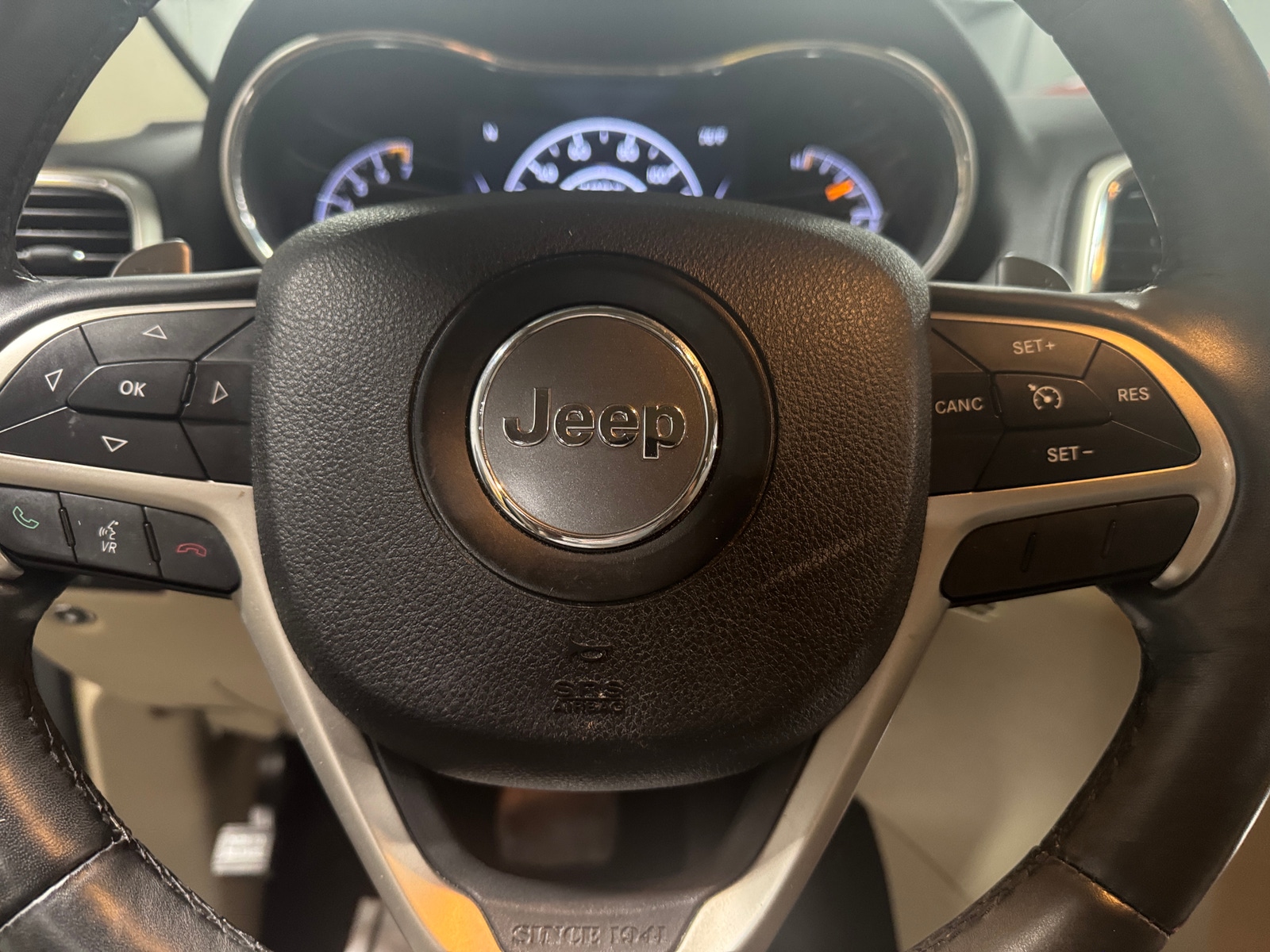 Thumbnail: 2017 Jeep Grand Cherokee - 4