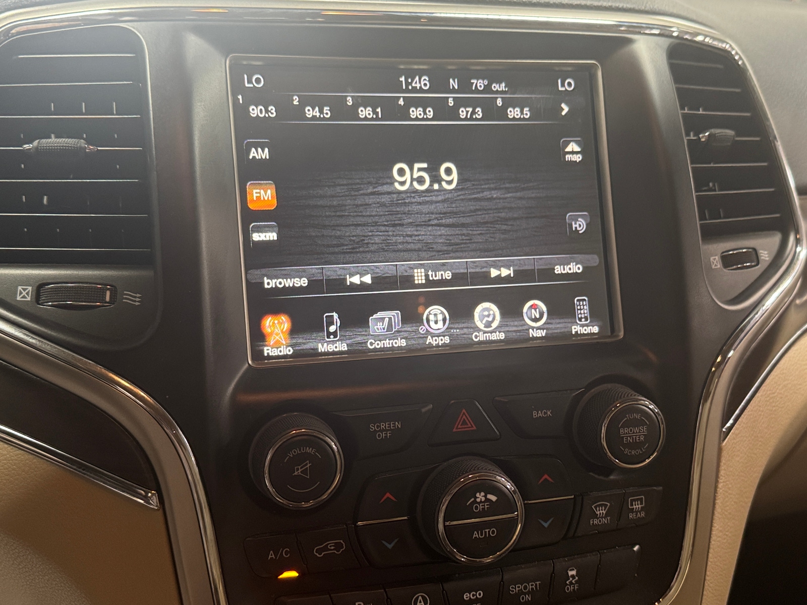Thumbnail: 2017 Jeep Grand Cherokee - 3