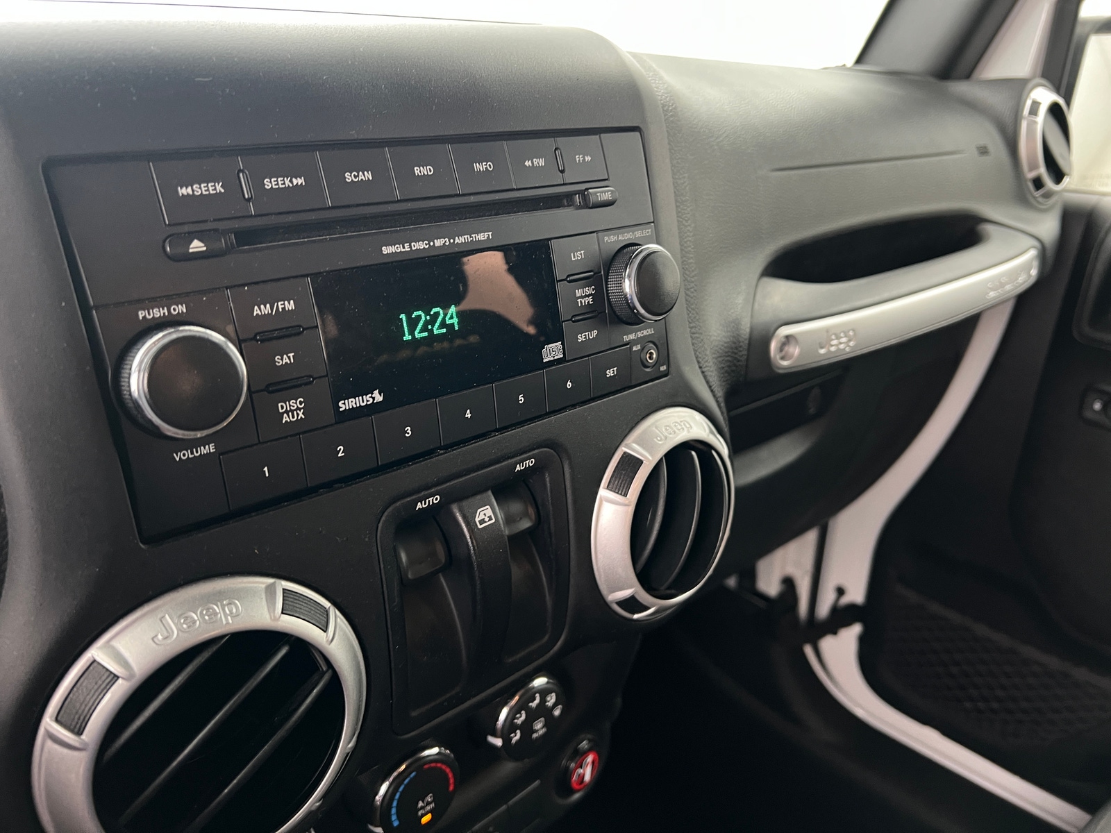 Thumbnail: 2015 Jeep Wrangler - 3