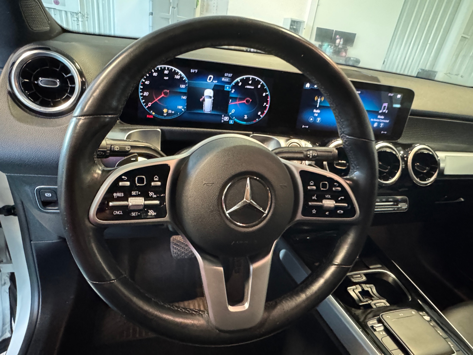Thumbnail: 2021 Mercedes-Benz GLB - 4