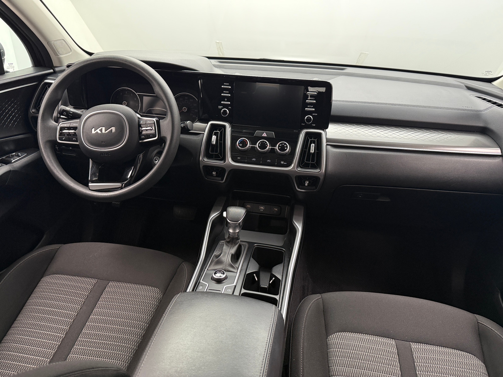 Thumbnail: 2023 Kia Sorento - 3