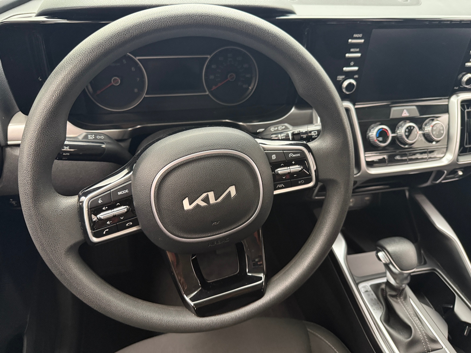 Thumbnail: 2023 Kia Sorento - 5