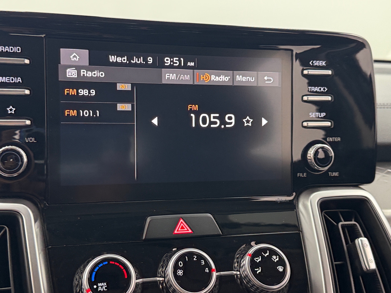 Thumbnail: 2023 Kia Sorento - 4