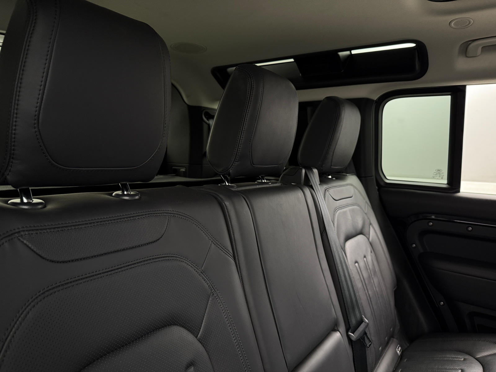 Thumbnail: 2020 Land Rover Defender - 5