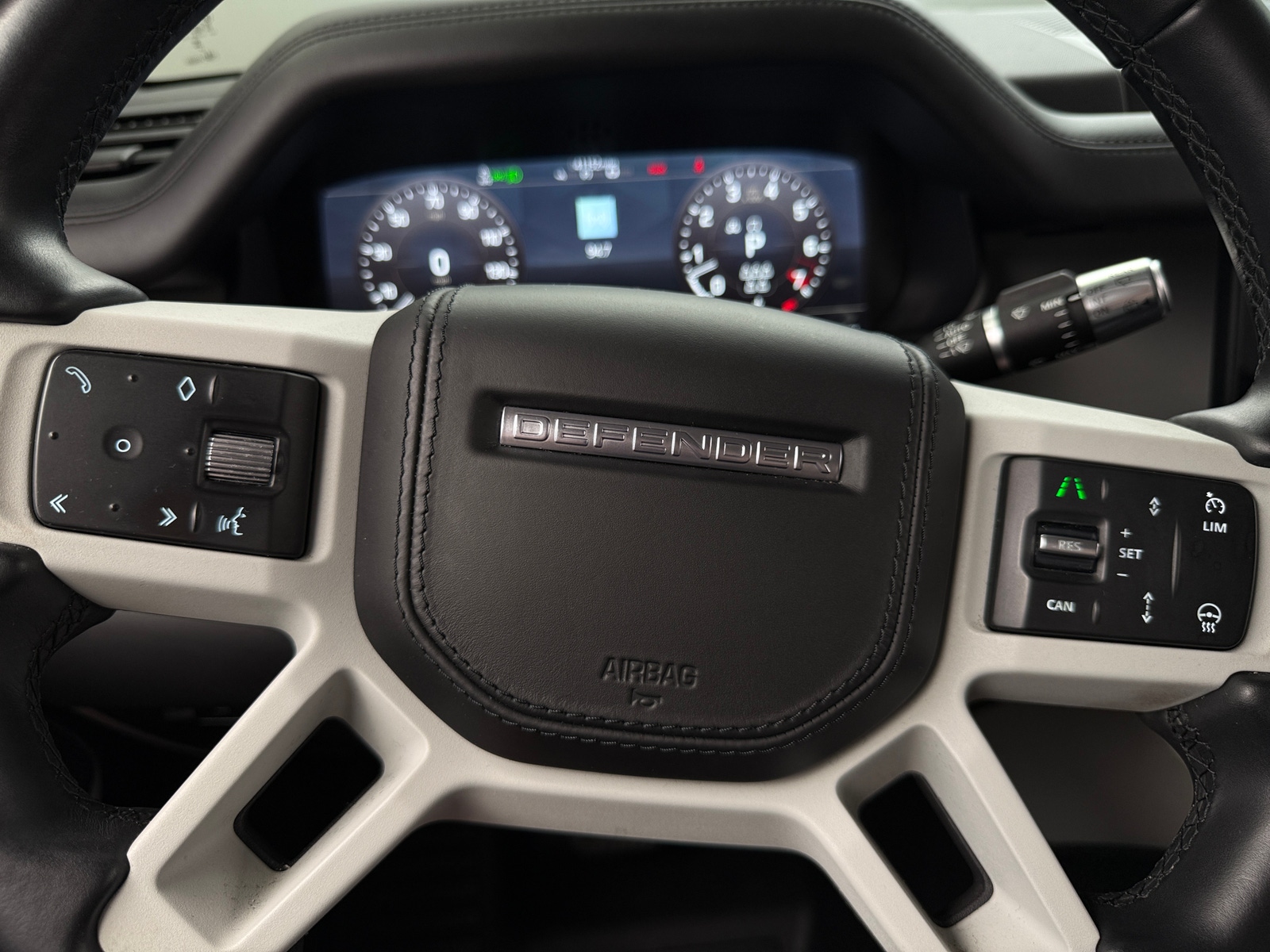 Thumbnail: 2020 Land Rover Defender - 4