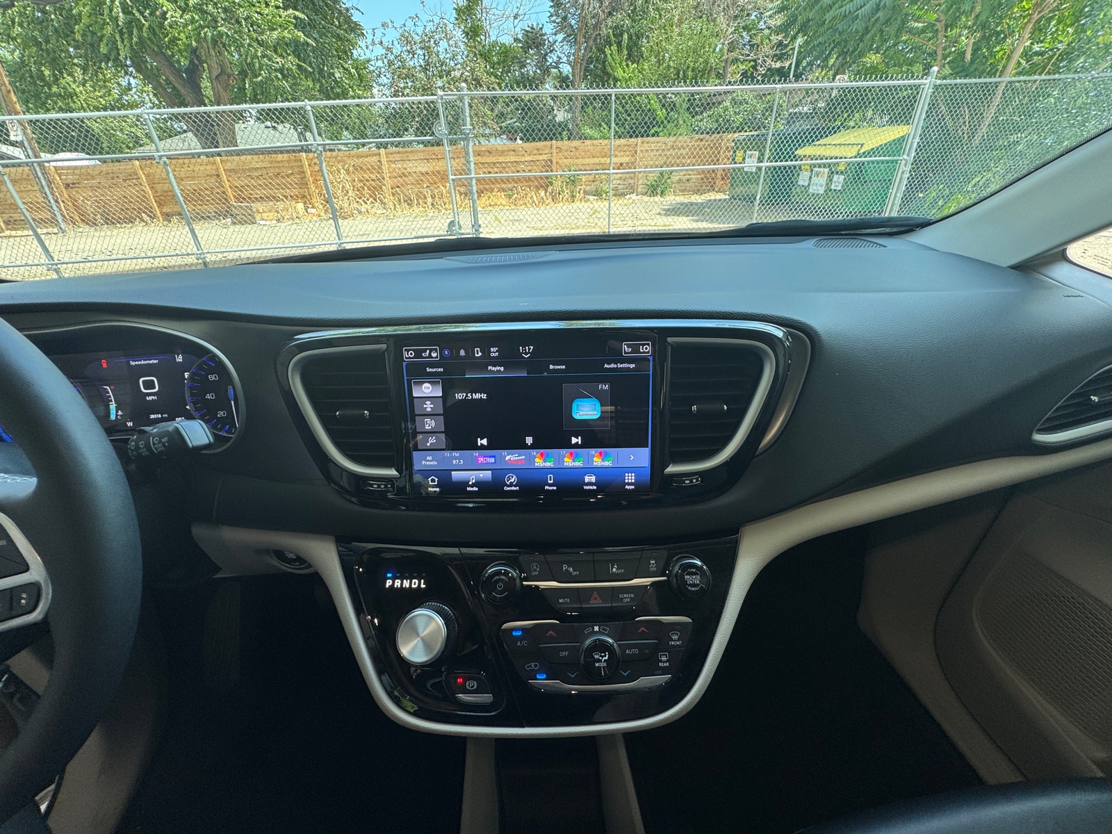 Thumbnail: 2024 Chrysler Pacifica - 3