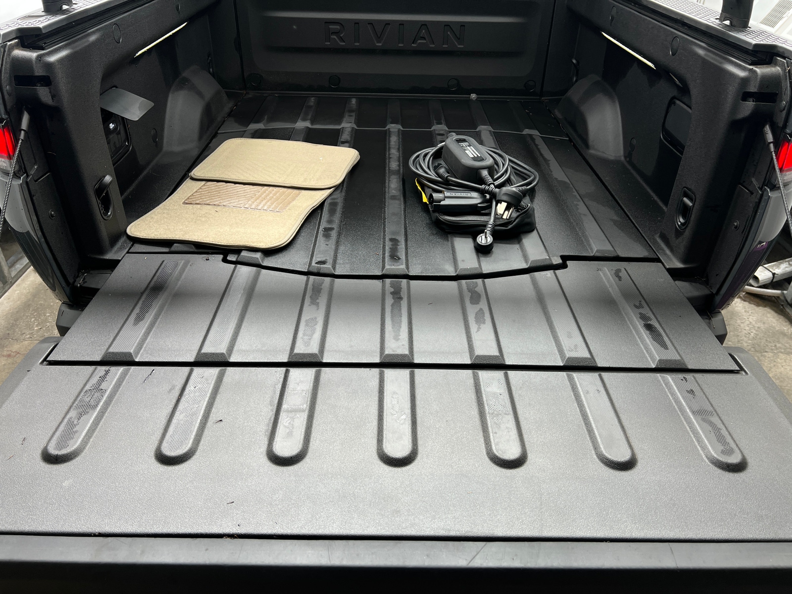 Thumbnail: 2022 Rivian R1T - 7