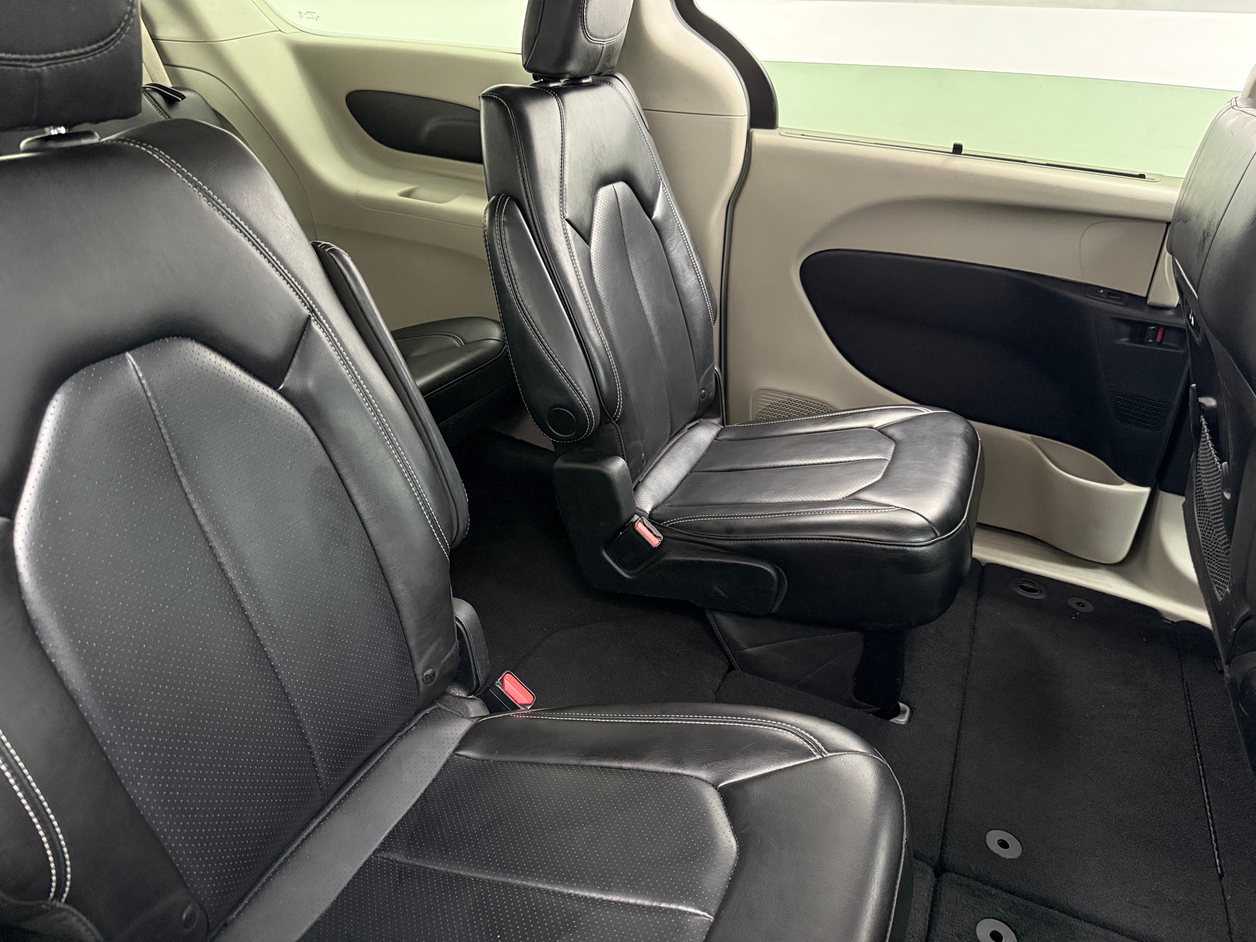 Thumbnail: 2023 Chrysler Pacifica - 5