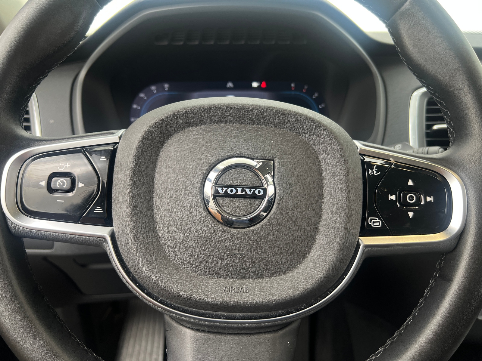 Thumbnail: 2025 Volvo XC90 - 4