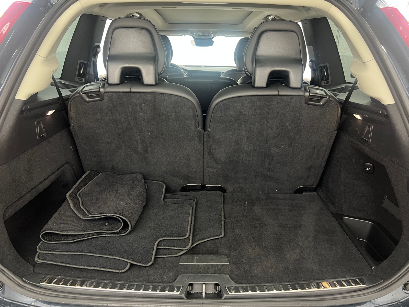 Thumbnail: 2025 Volvo XC90 - 6