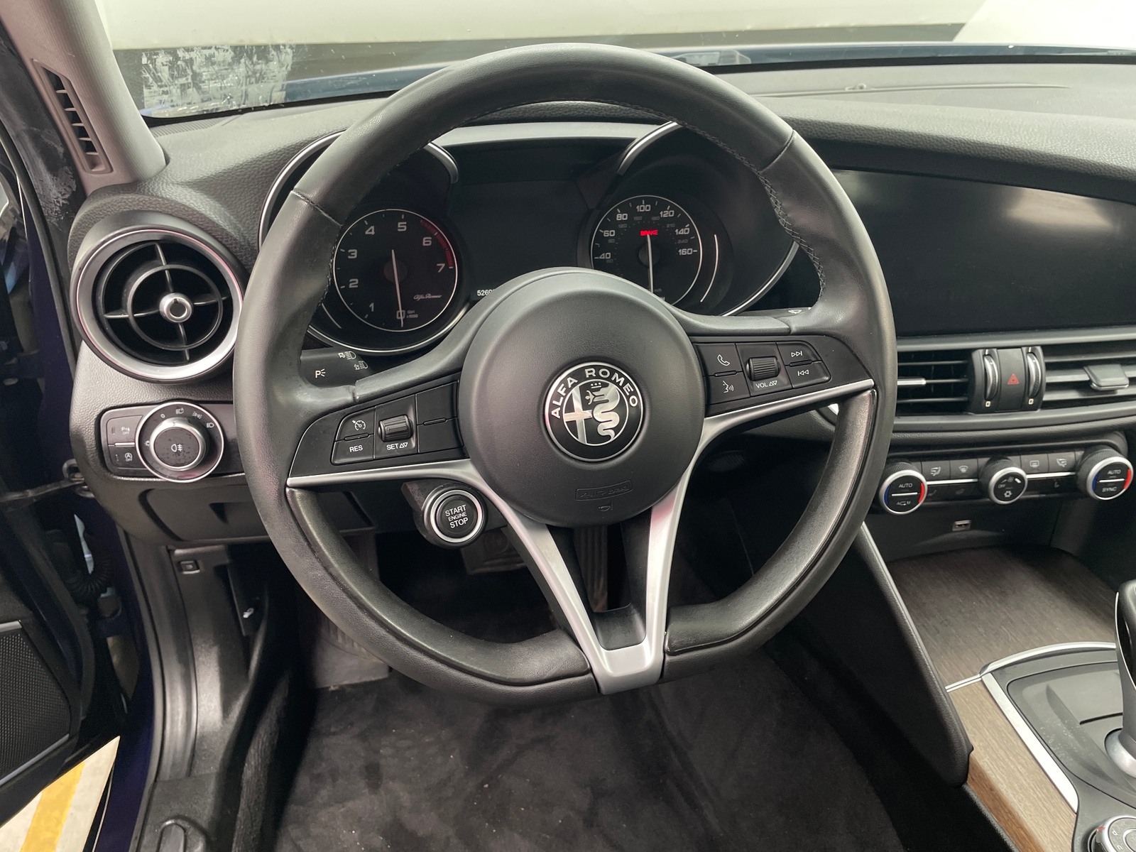 Thumbnail: 2017 Alfa Romeo Giulia - 4