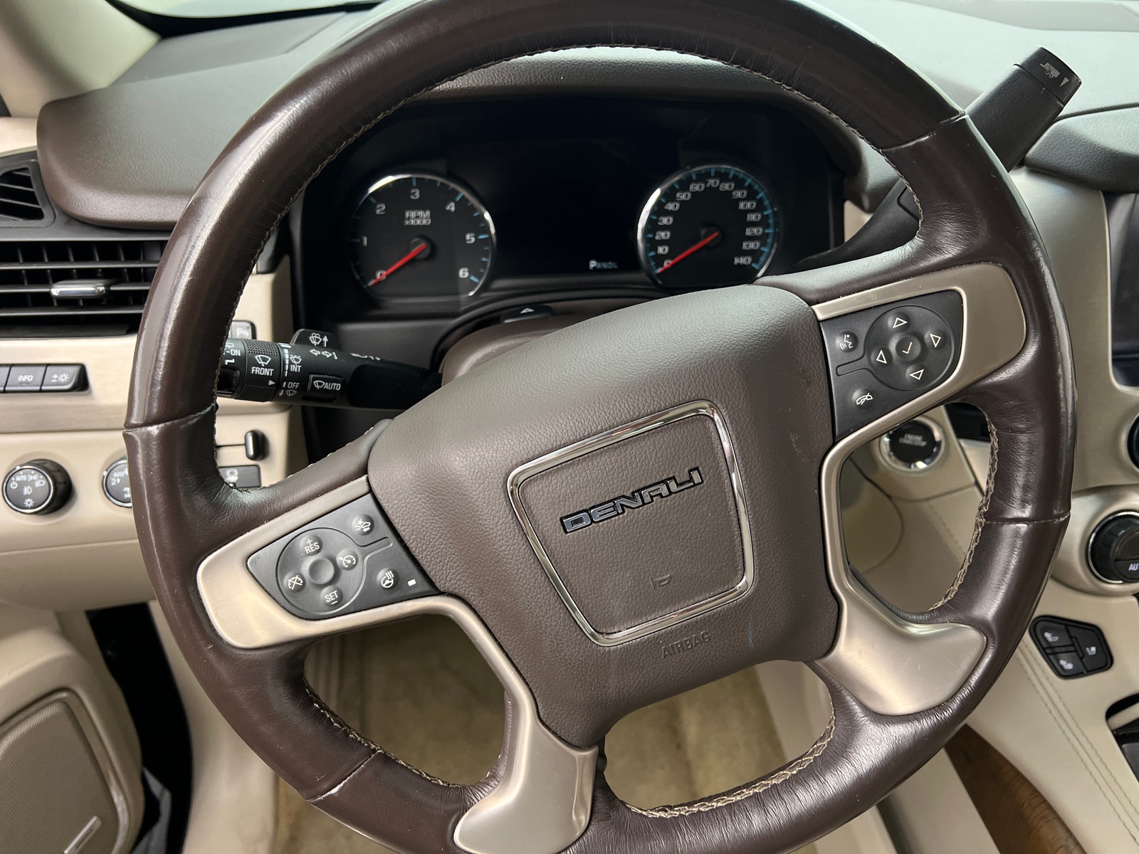 Thumbnail: 2018 GMC Yukon XL - 4