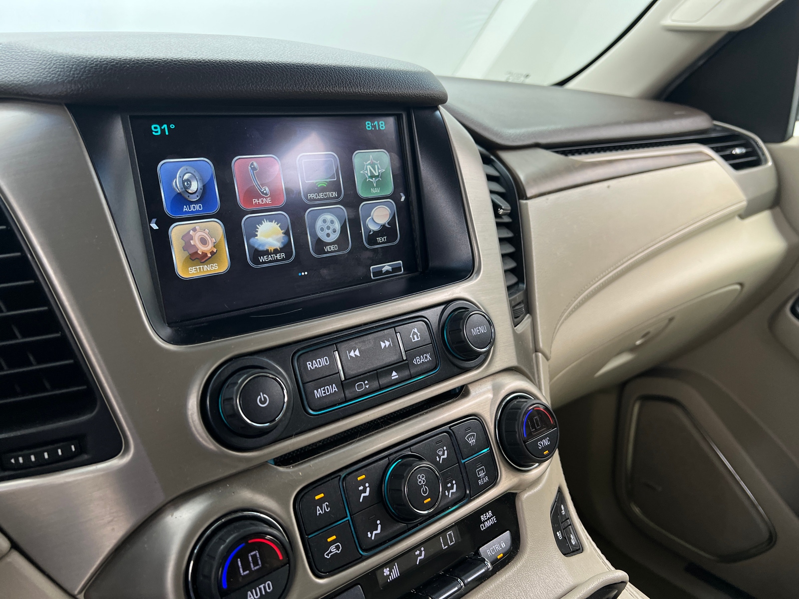 Thumbnail: 2018 GMC Yukon XL - 3