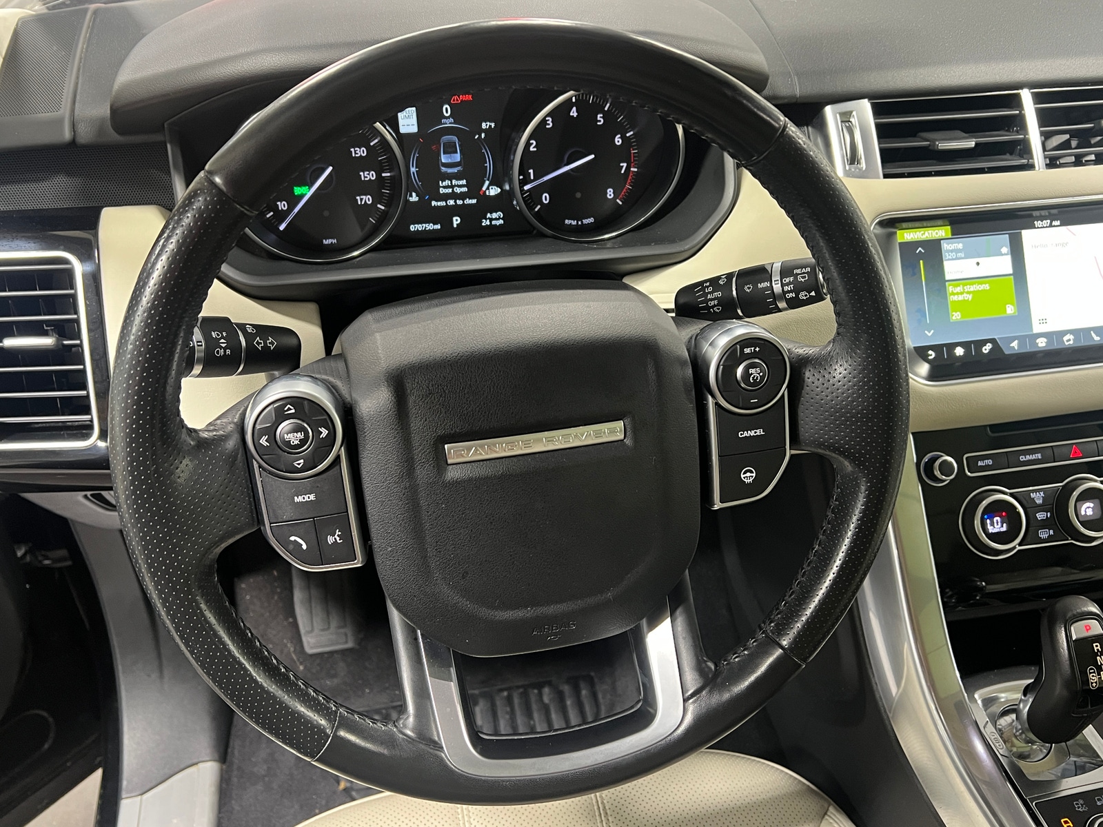 Thumbnail: 2017 Land Rover Range Rover Sport - 4