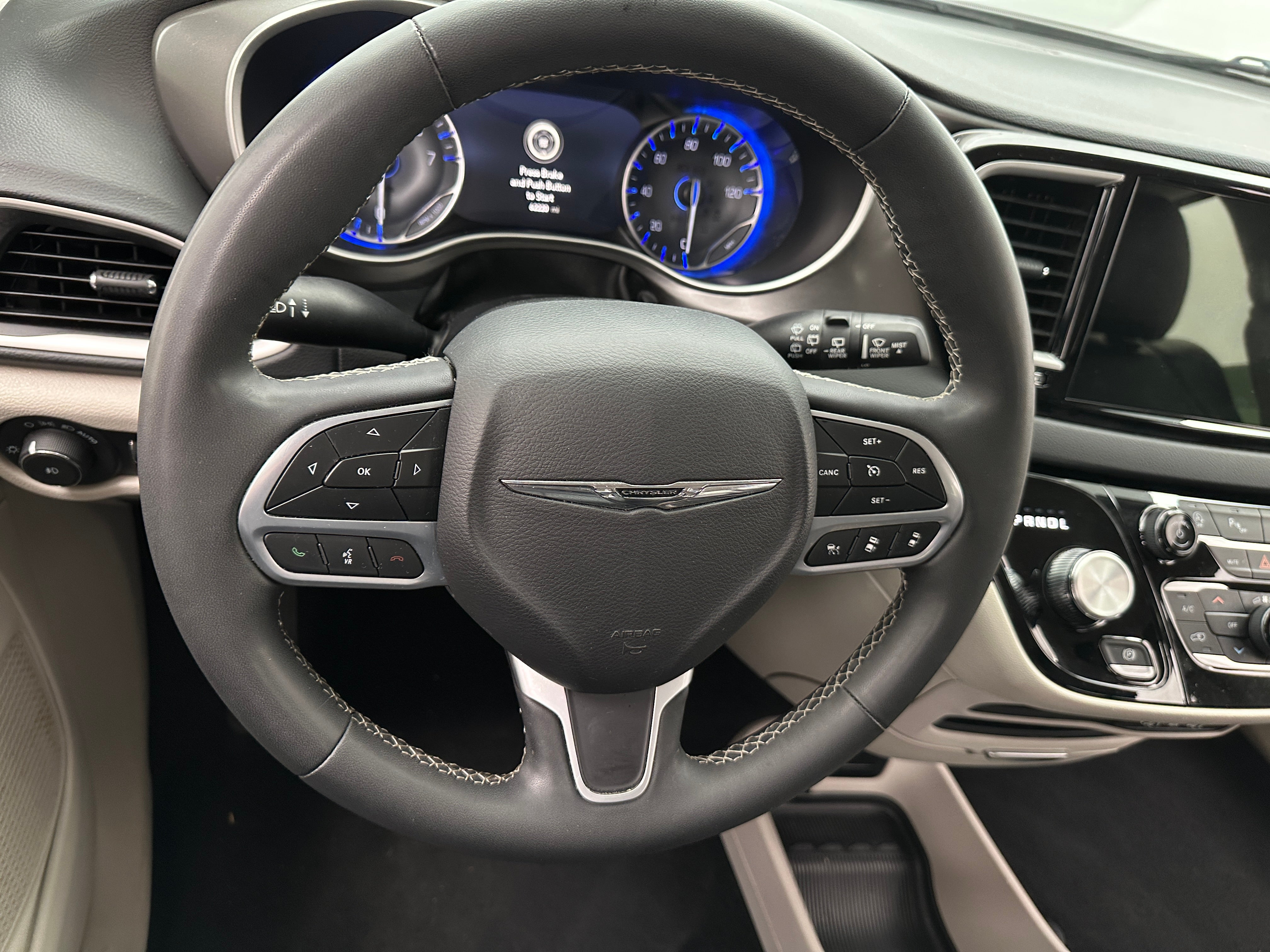 Thumbnail: 2023 Chrysler Pacifica - 4