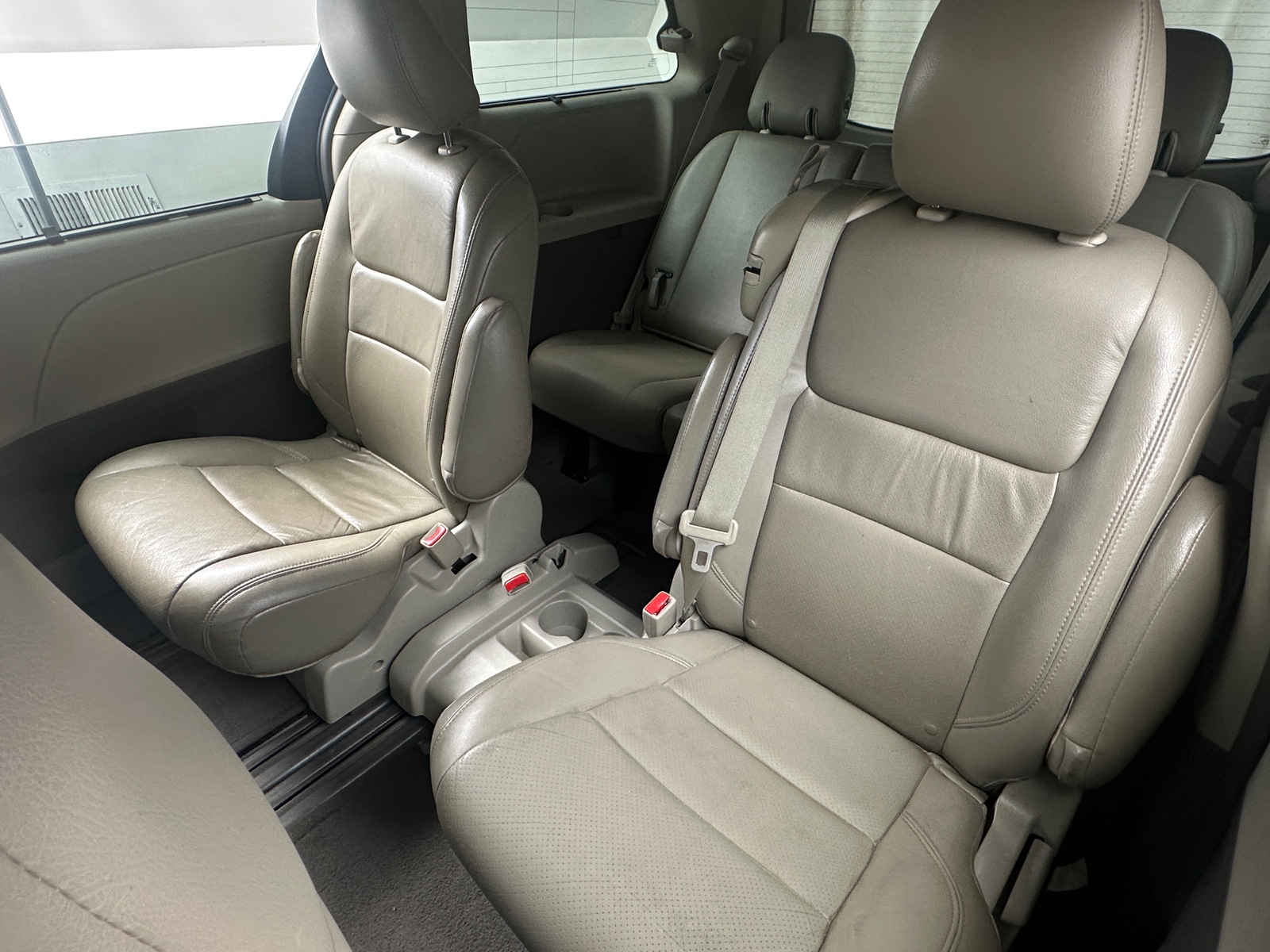 Thumbnail: 2015 Toyota Sienna - 5