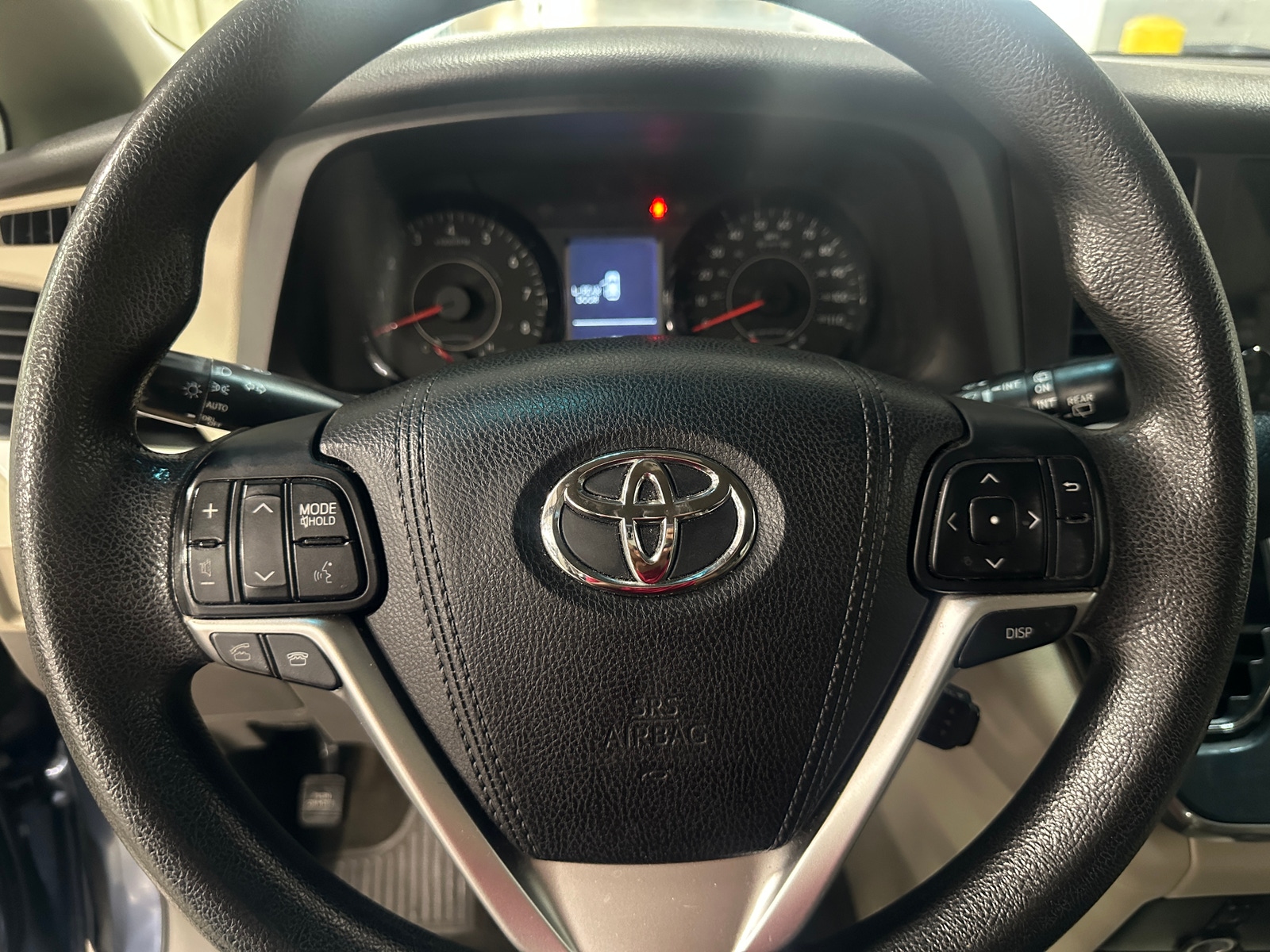 Thumbnail: 2015 Toyota Sienna - 4