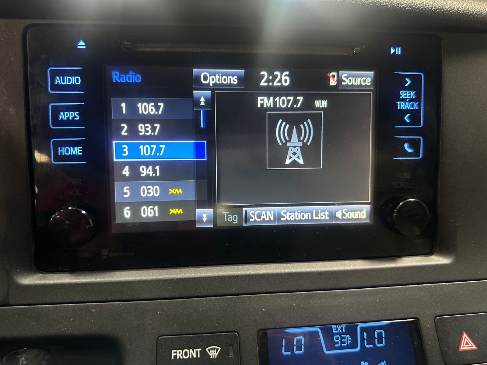 Thumbnail: 2015 Toyota Sienna - 3