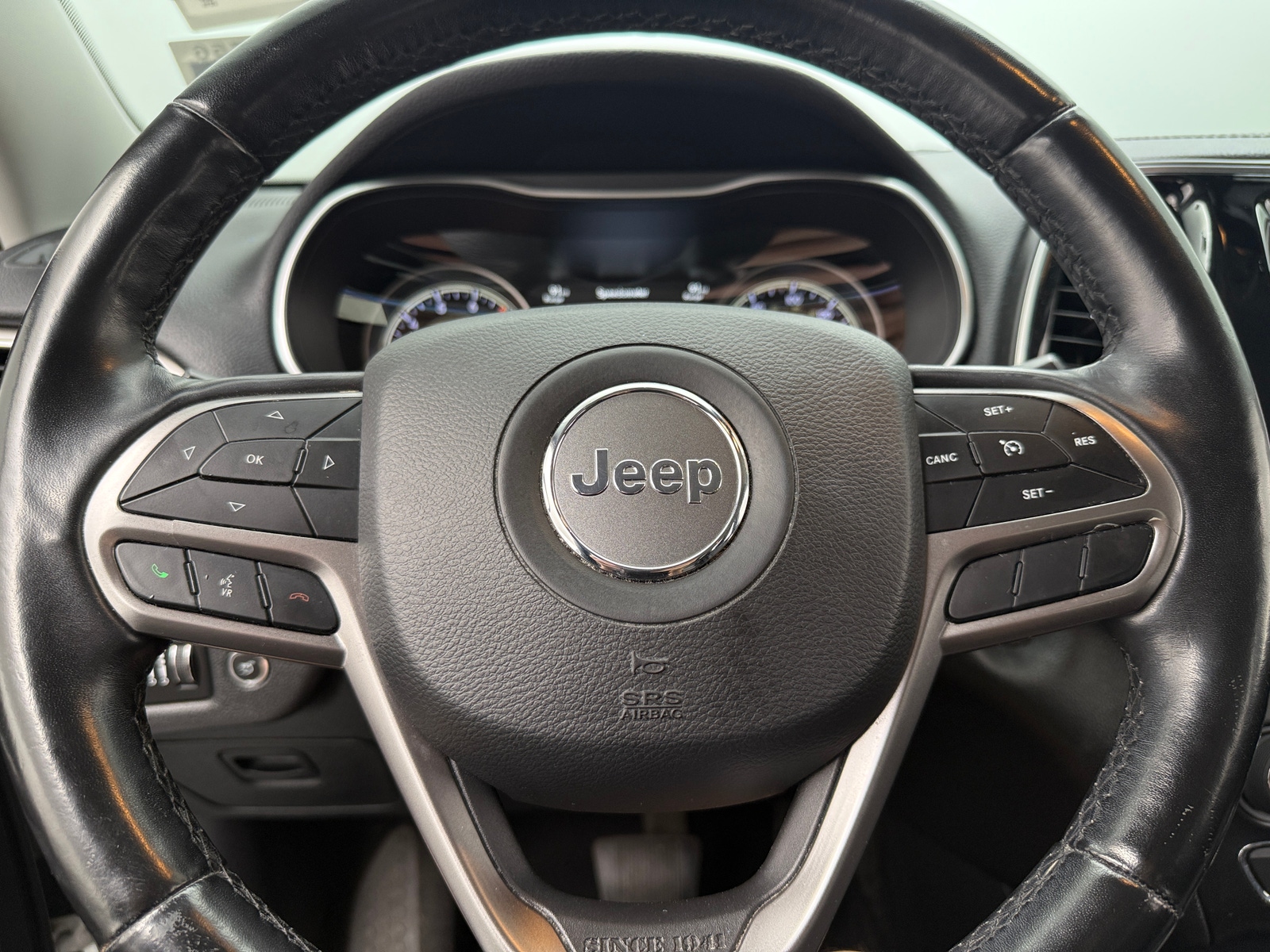 Thumbnail: 2019 Jeep Cherokee - 4