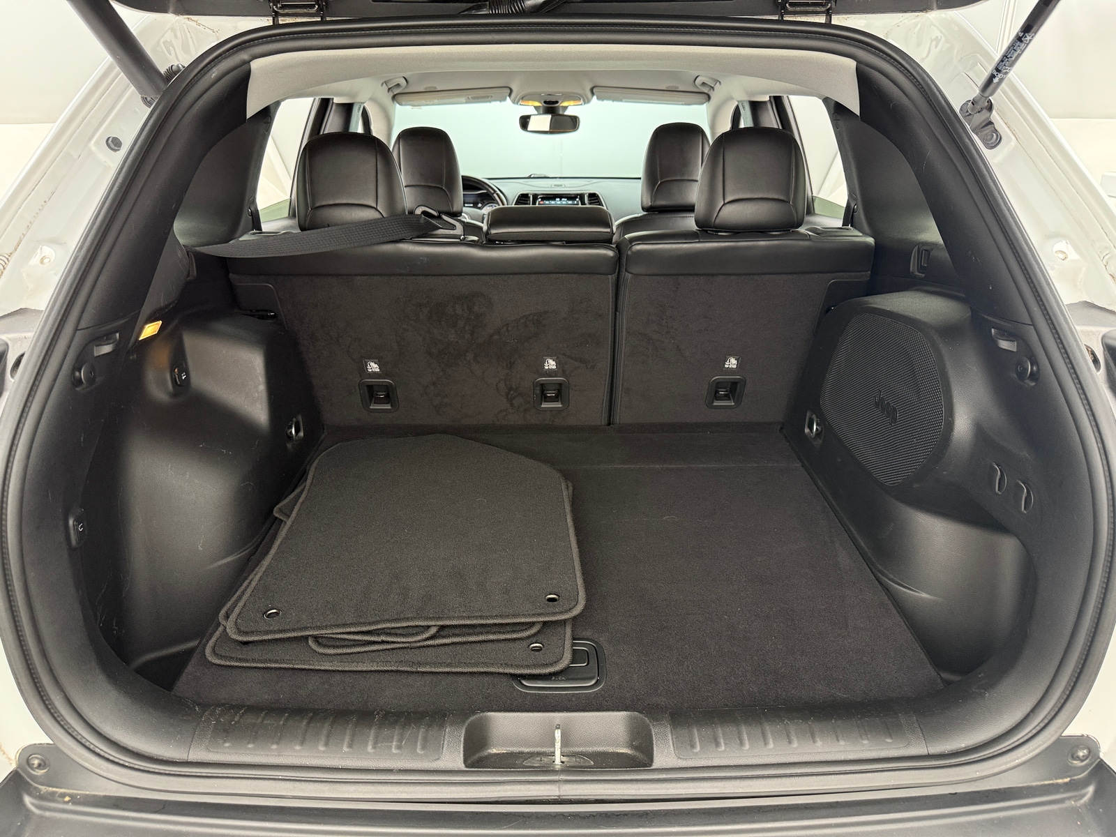 Thumbnail: 2019 Jeep Cherokee - 6