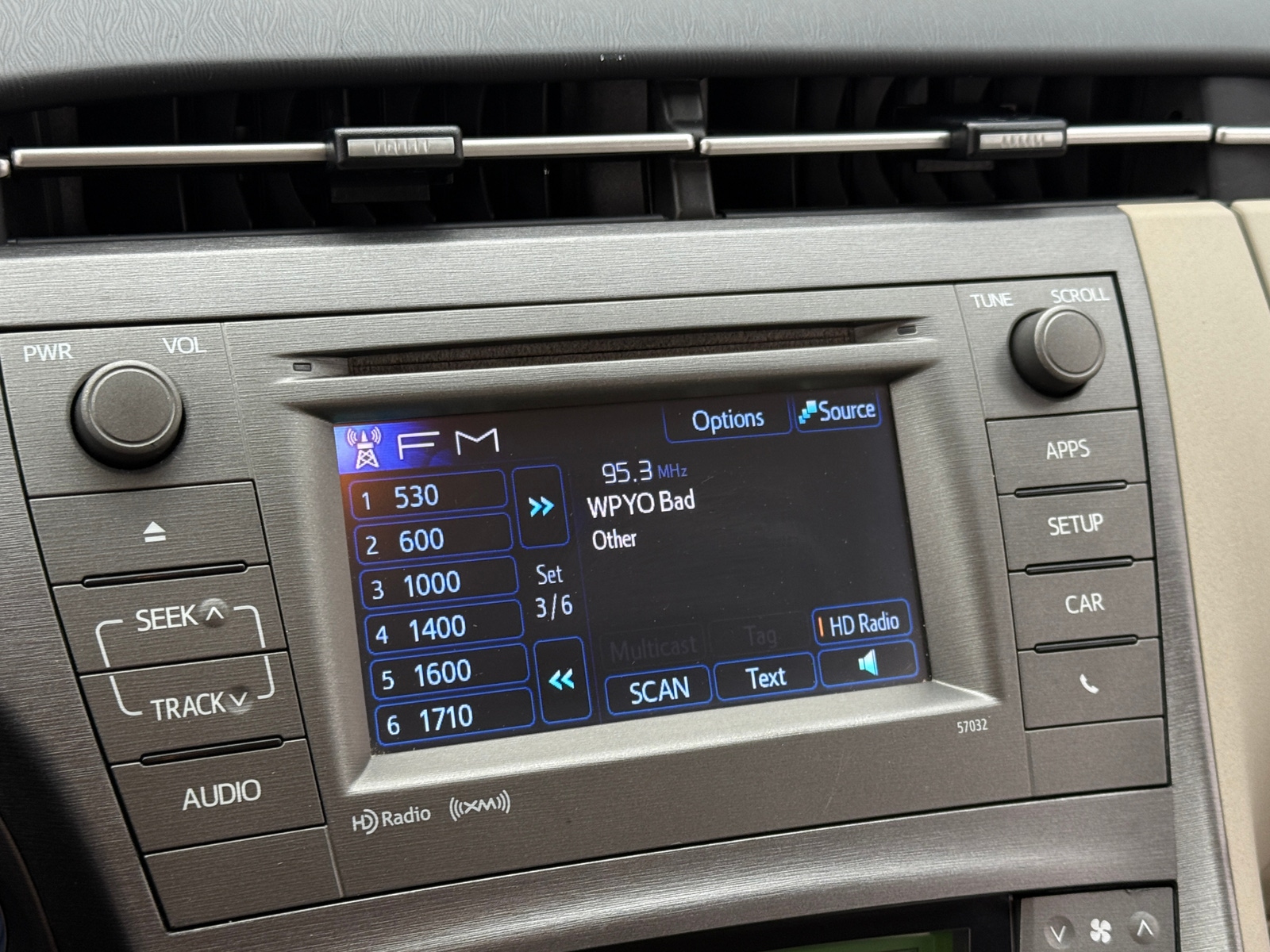 Thumbnail: 2014 Toyota Prius - 4
